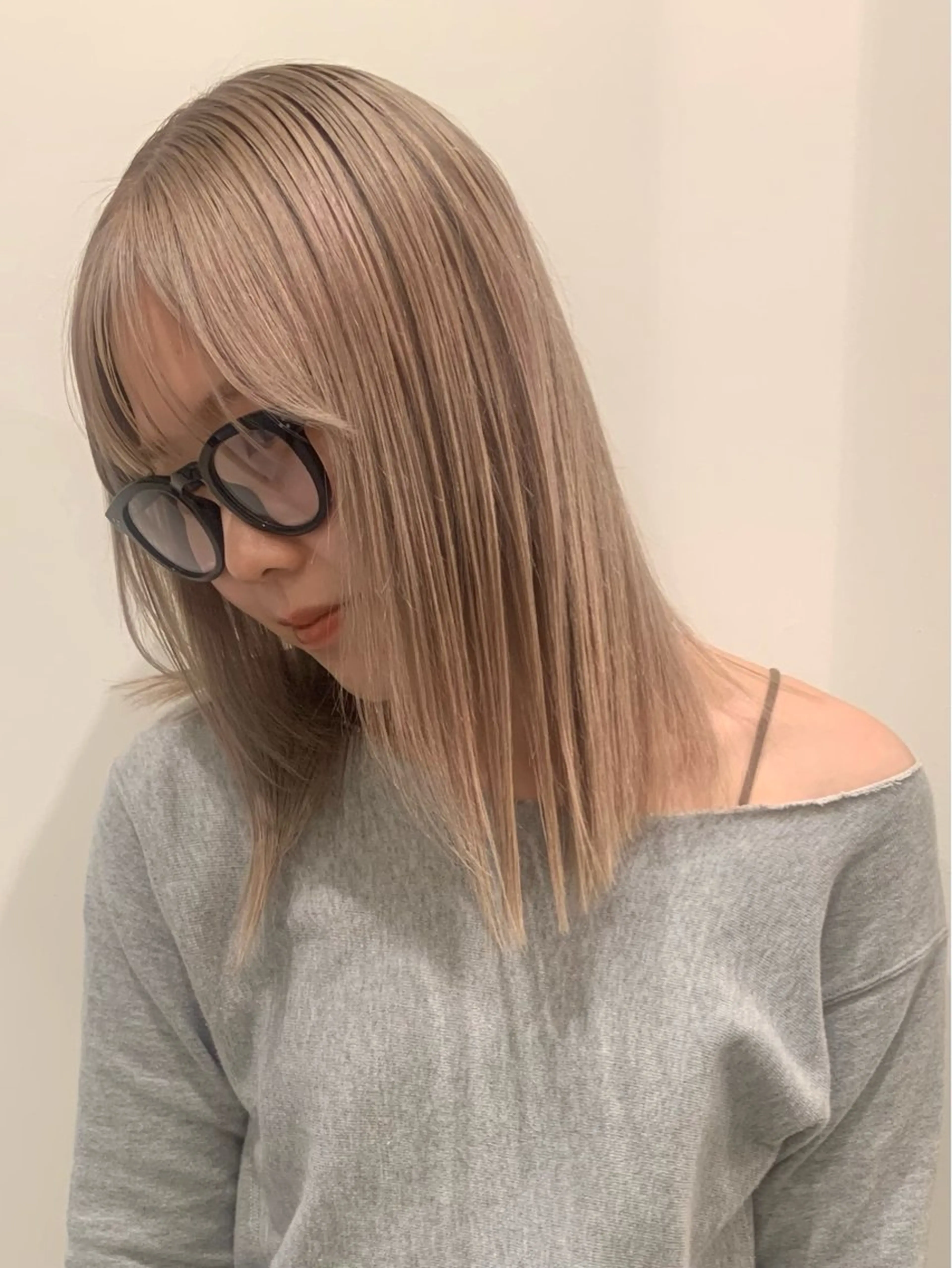 ロング カラー ベージュカラー ホワイトベージュ カット ヘアカラー 落合希 Olivebeigeのヘアスタイル