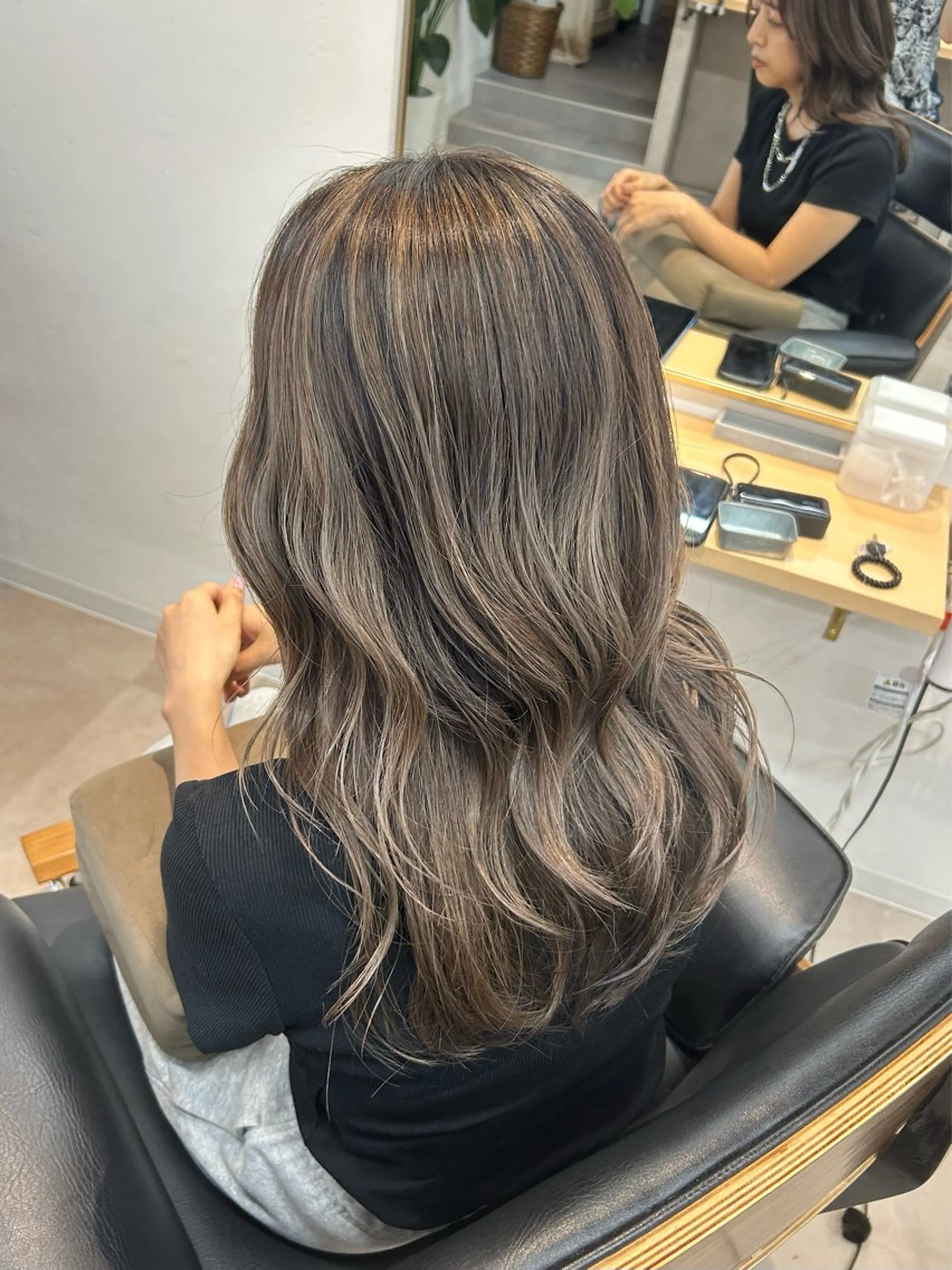 セミロング カラー ハイライトカラー ハイライト カット ヘアカラー トリートメント 艶カラー/レイヤー/ ハイトーン/まなみのヘアスタイル