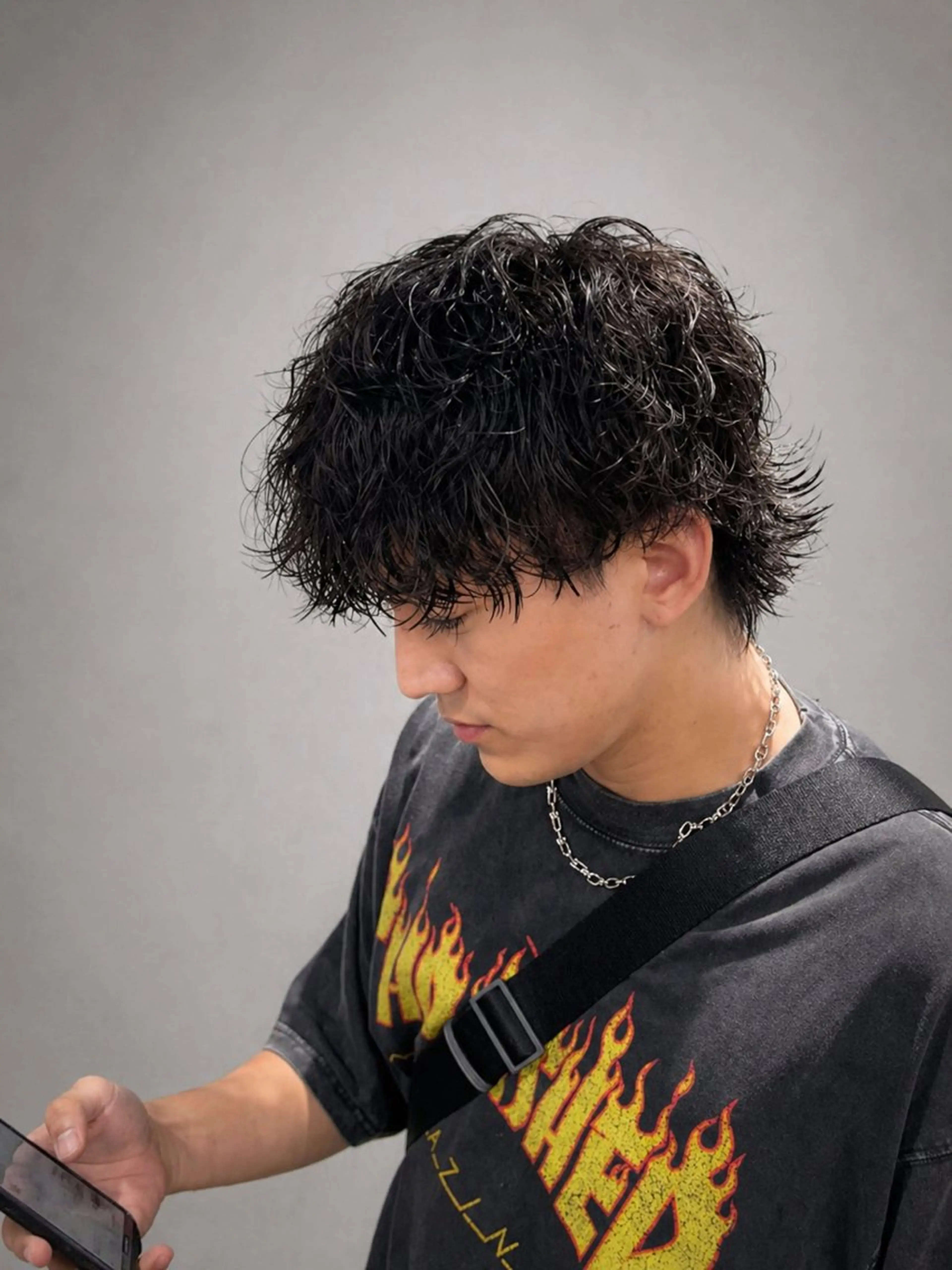 ショート パーマ メンズ メンズパーマ 波巻きパーマ メンズウルフカット ウルフカット カット パーマ 黒川 燿のヘアスタイル