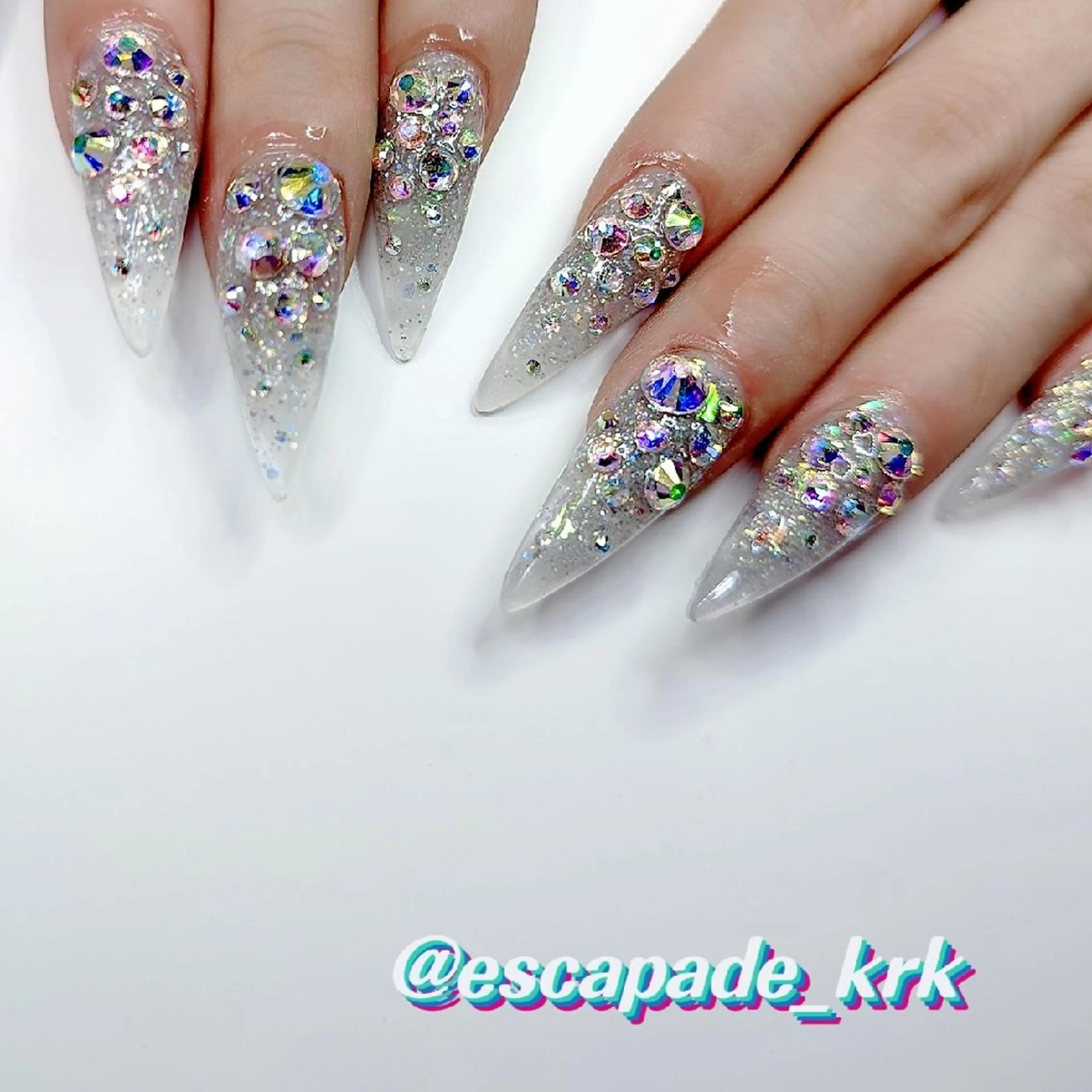 ミディアム ネイル ハンドネイル クロキ 。のネイルデザイン