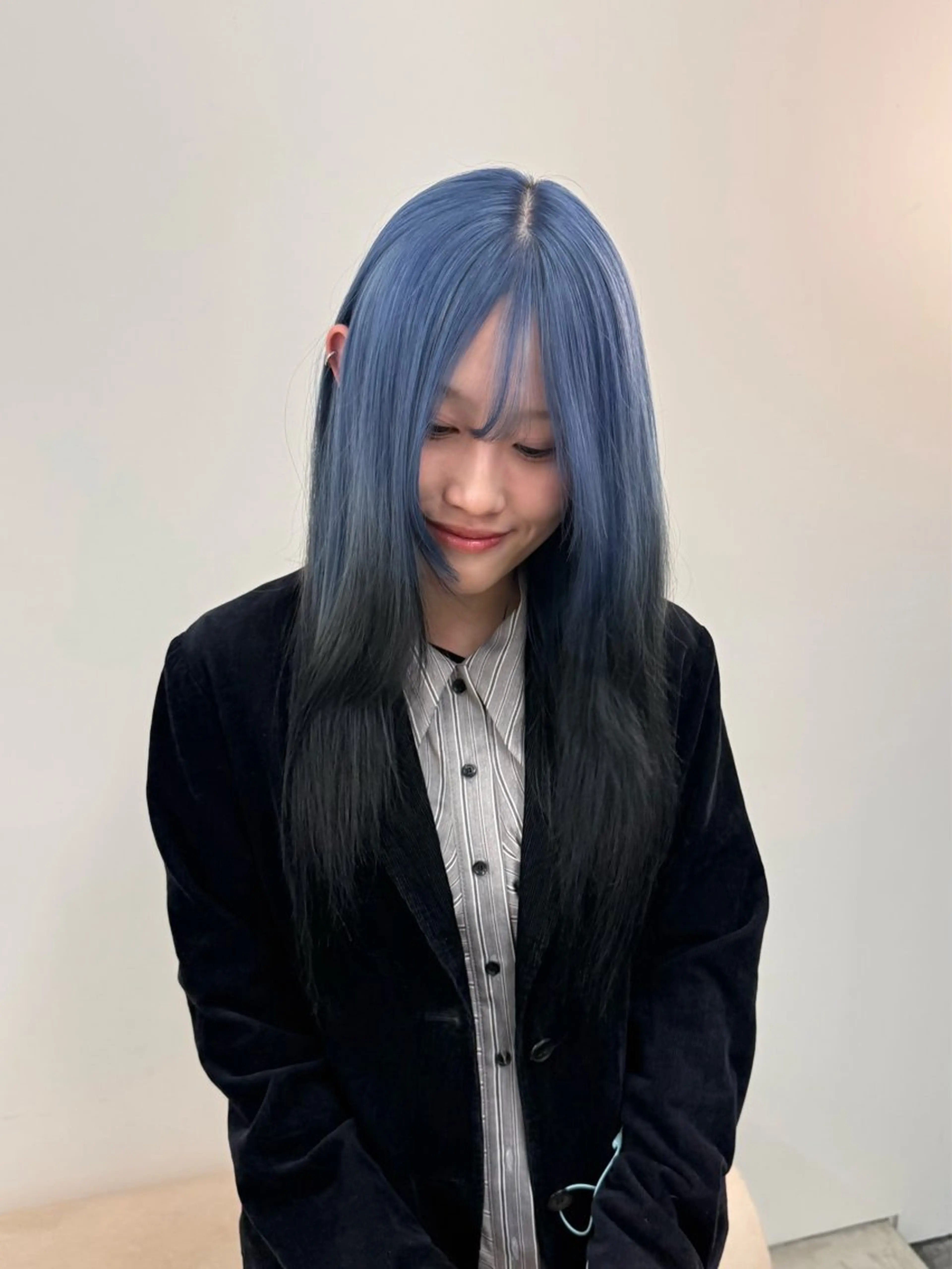 セミロング ヘアカラー wabi【ワビ】所属・manami/ヘア セット/ハイトーンのヘアスタイル