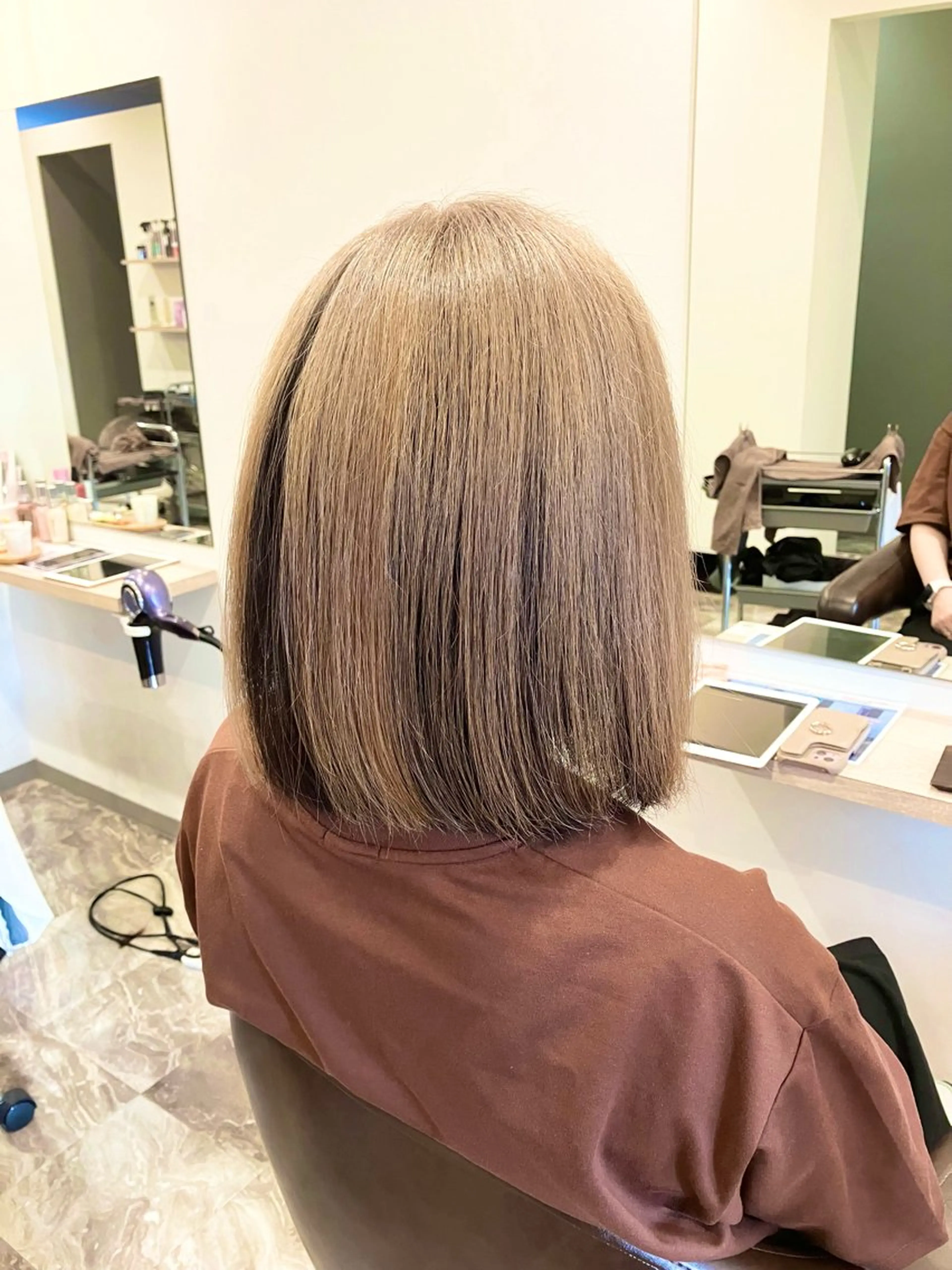 ミディアム カラー アッシュ ブリーチ ピンクカラー ピンクアッシュ ツートーンカラー ブリーチ&ストレート 長谷川勇人のヘアスタイル