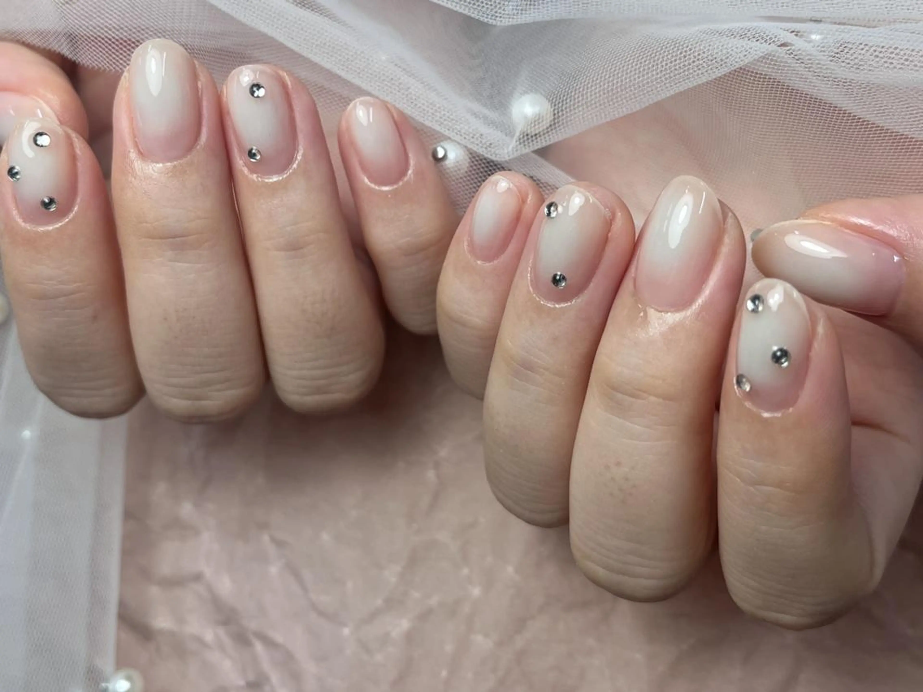ネイル グラデーション オフィスネイル シンプルネイル ストーンネイル ハンドネイル ToliyDeliy Nail Salonのネイルデザイン