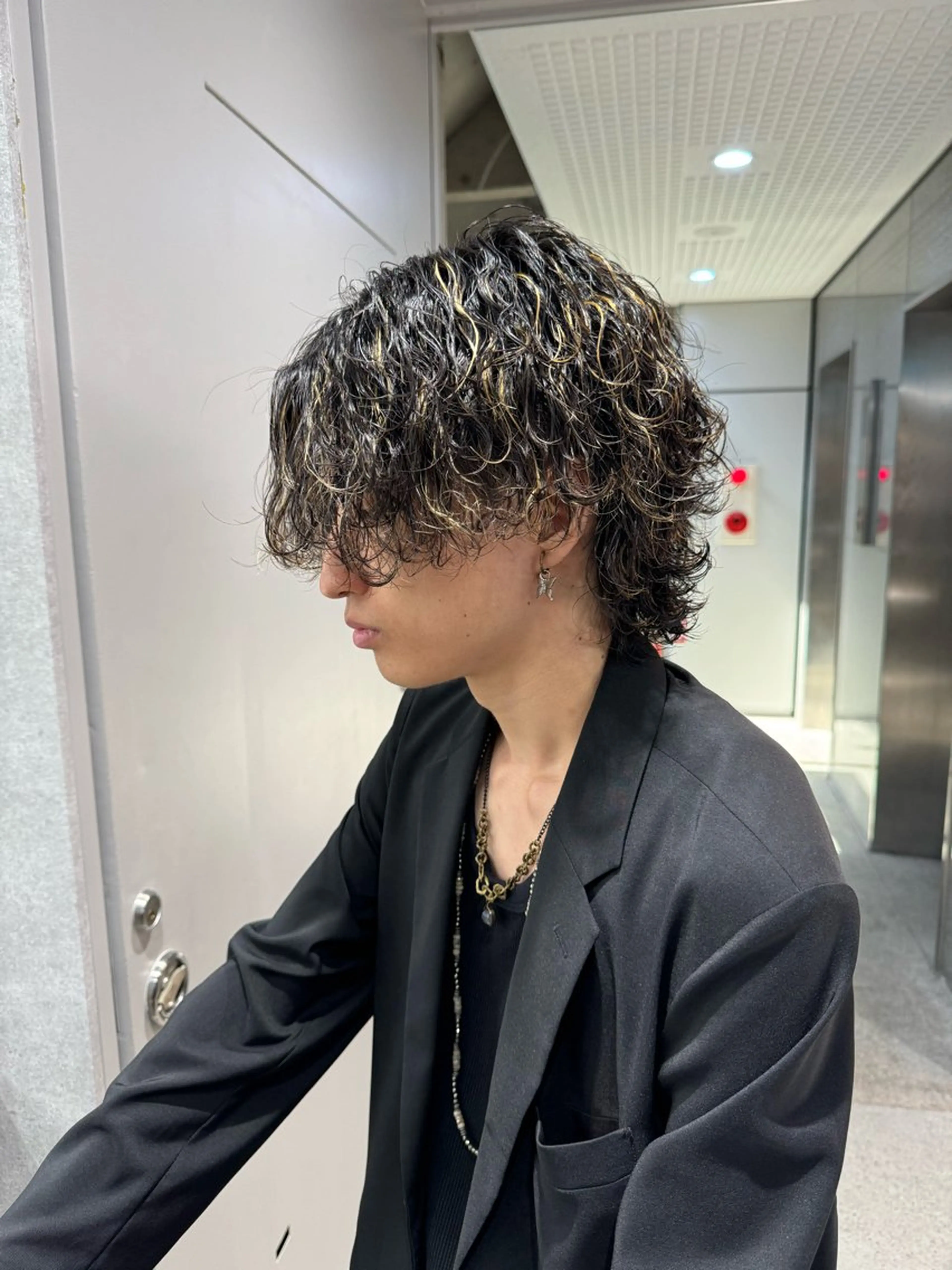 カラー パーマ メンズ メンズハイライト メンズパーマ ツイストスパイラルパーマ 波巻きパーマ ハイライトカラー 🔥 メンズ 特化🔥RAIのヘアスタイル