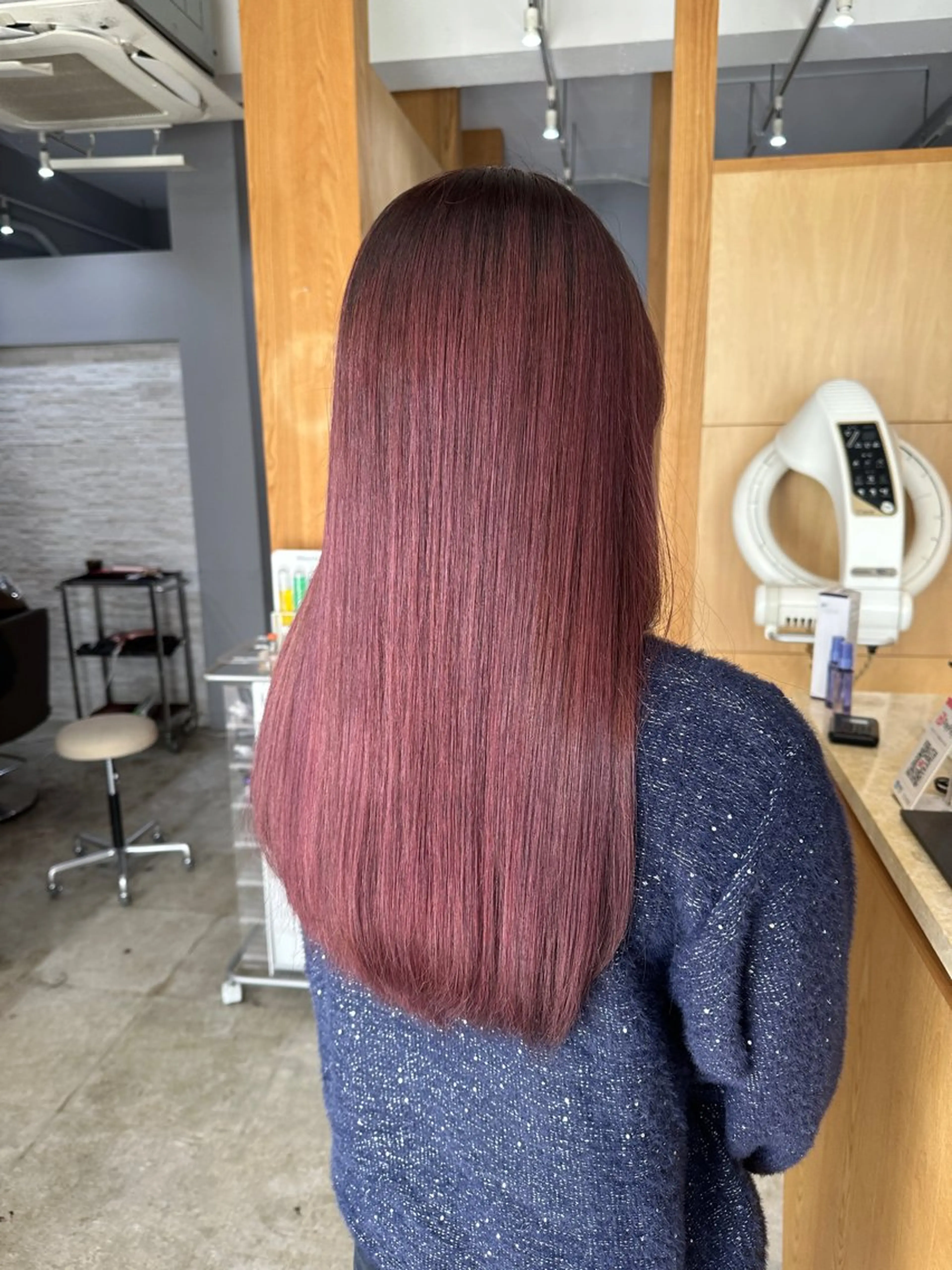 ミディアム miloc MOMOKAのヘアスタイル