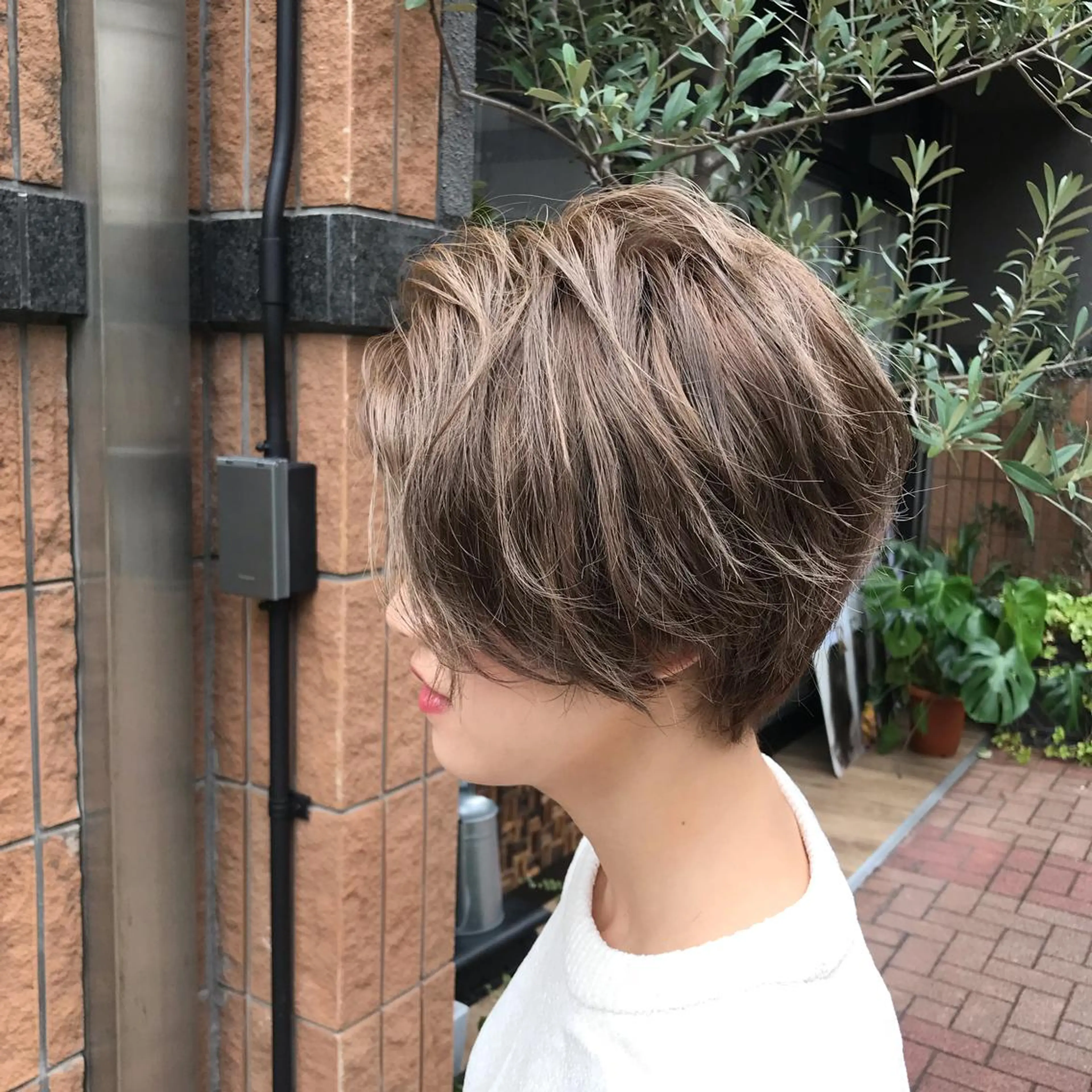 ショート カラー ブリーチ 透明感カラー ヘアカラー トリートメント レイヤー/顔周り /AKARIのヘアスタイル