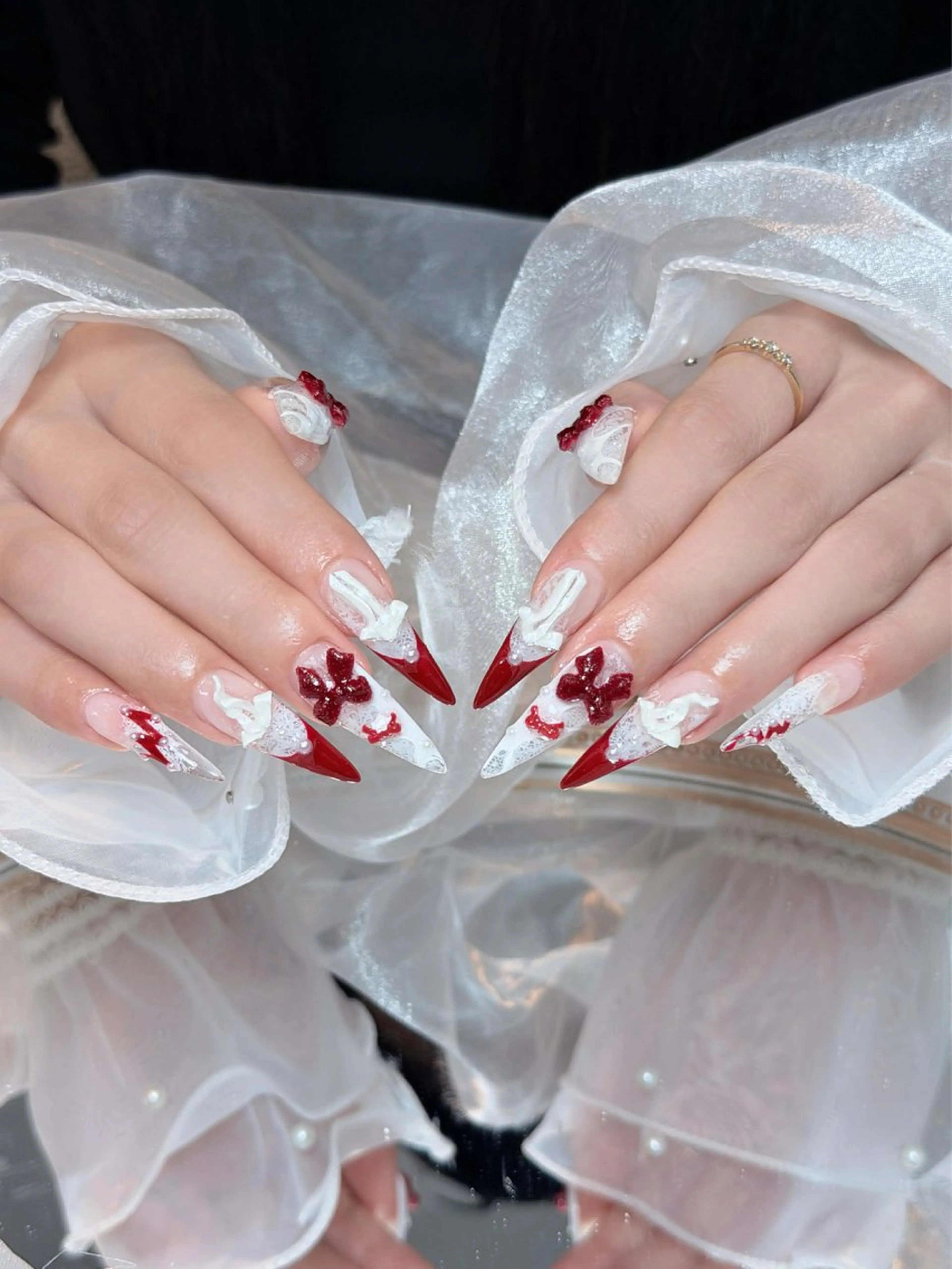 ネイル チークネイル ドット フレンチネイル グラデーション ハート ハンドネイル ハンドケア Eli Nails 新宿のネイルデザイン