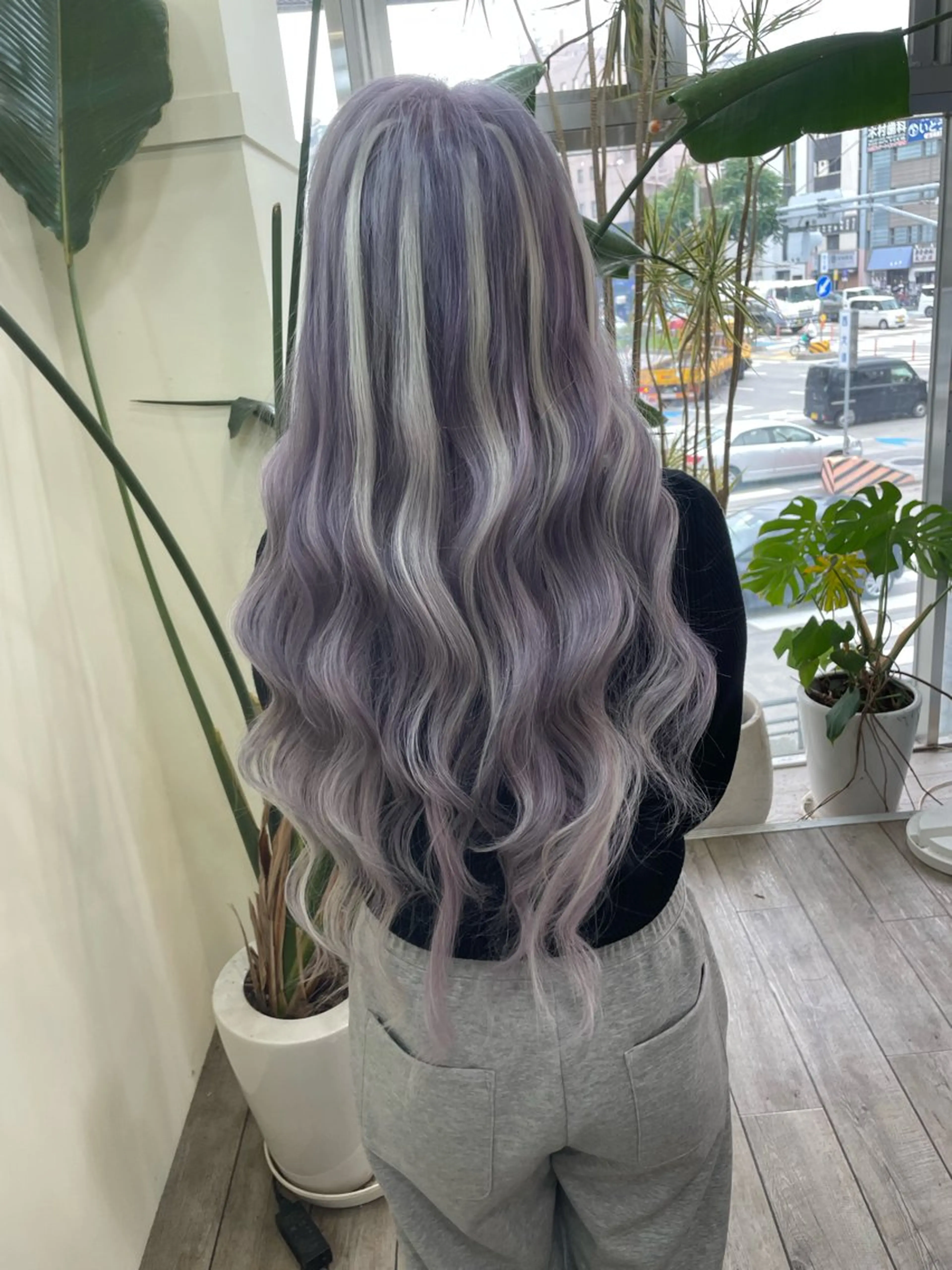 ロング カラー 編み込みエクステ シールエクステ ハイトーンカラー メッシュ シルバー ヘアカラー エクステ WEST OLAND加藤圭介のヘアスタイル