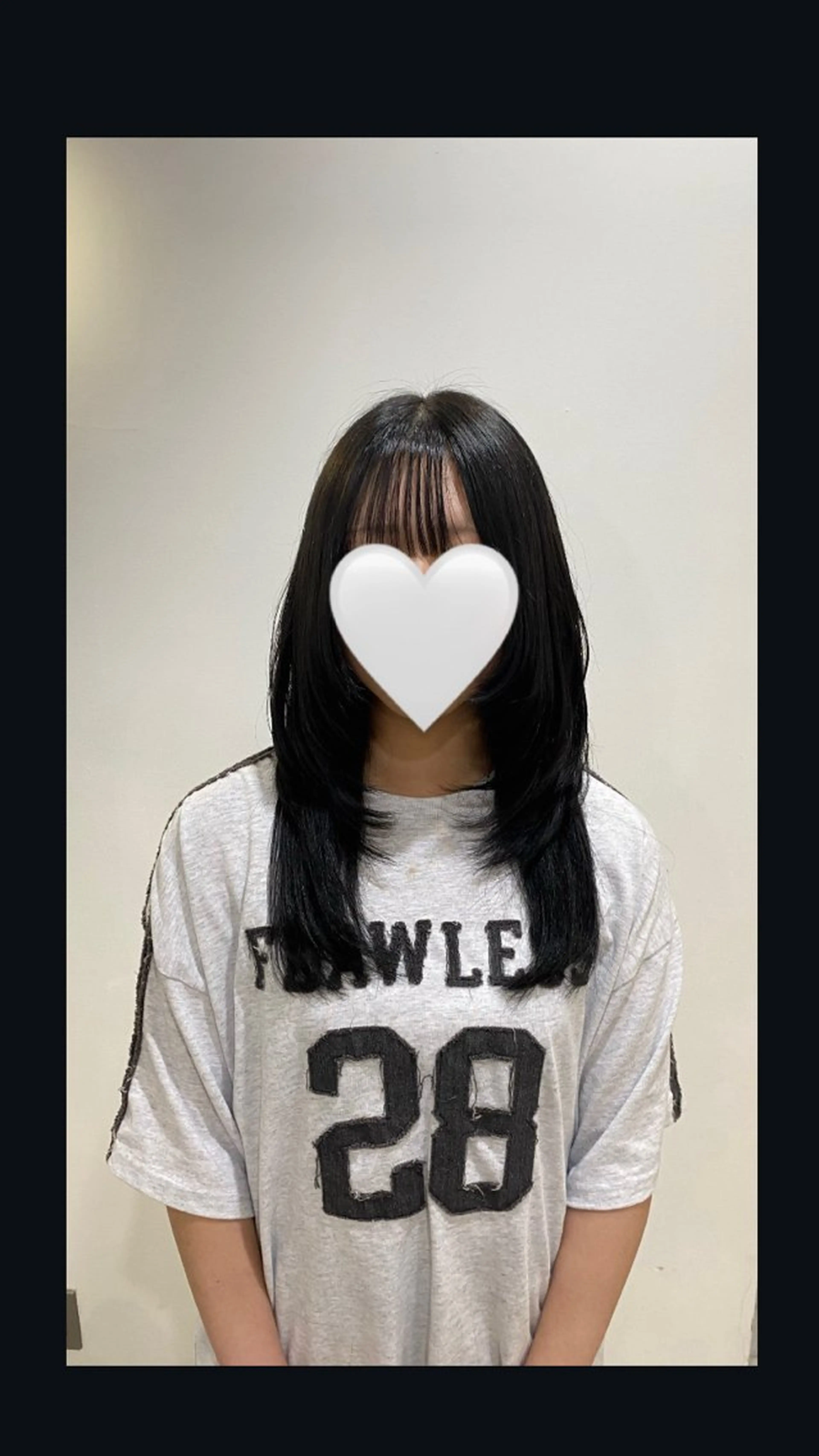 セミロング カラー ダークグレー 顔まわりレイヤー 顔周りカット ハッシュカット 韓国風ヘア ハナダ メイのヘアスタイル