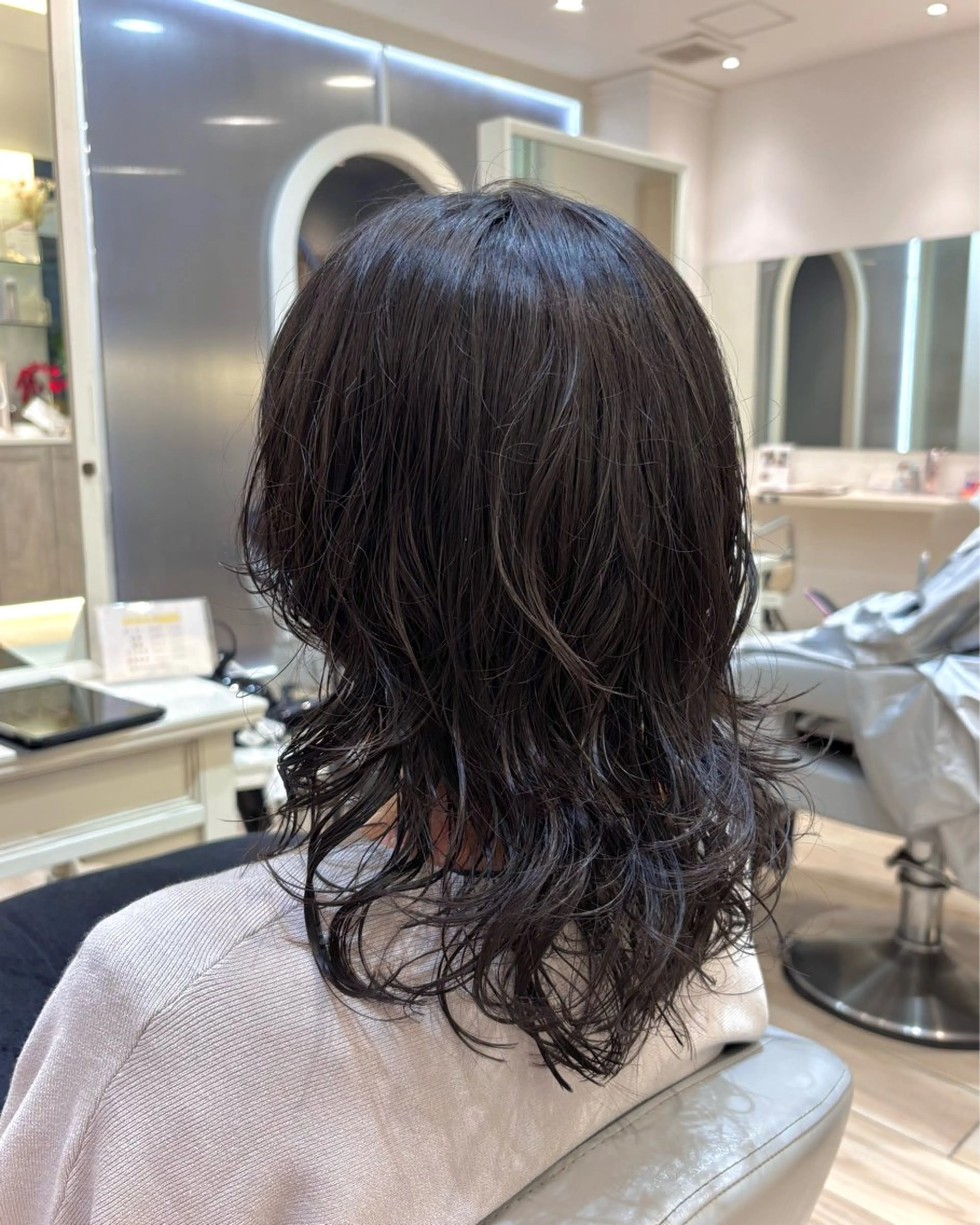 ミディアム パーマ ミディアムパーマ レイヤーカット かどた はるなのヘアスタイル