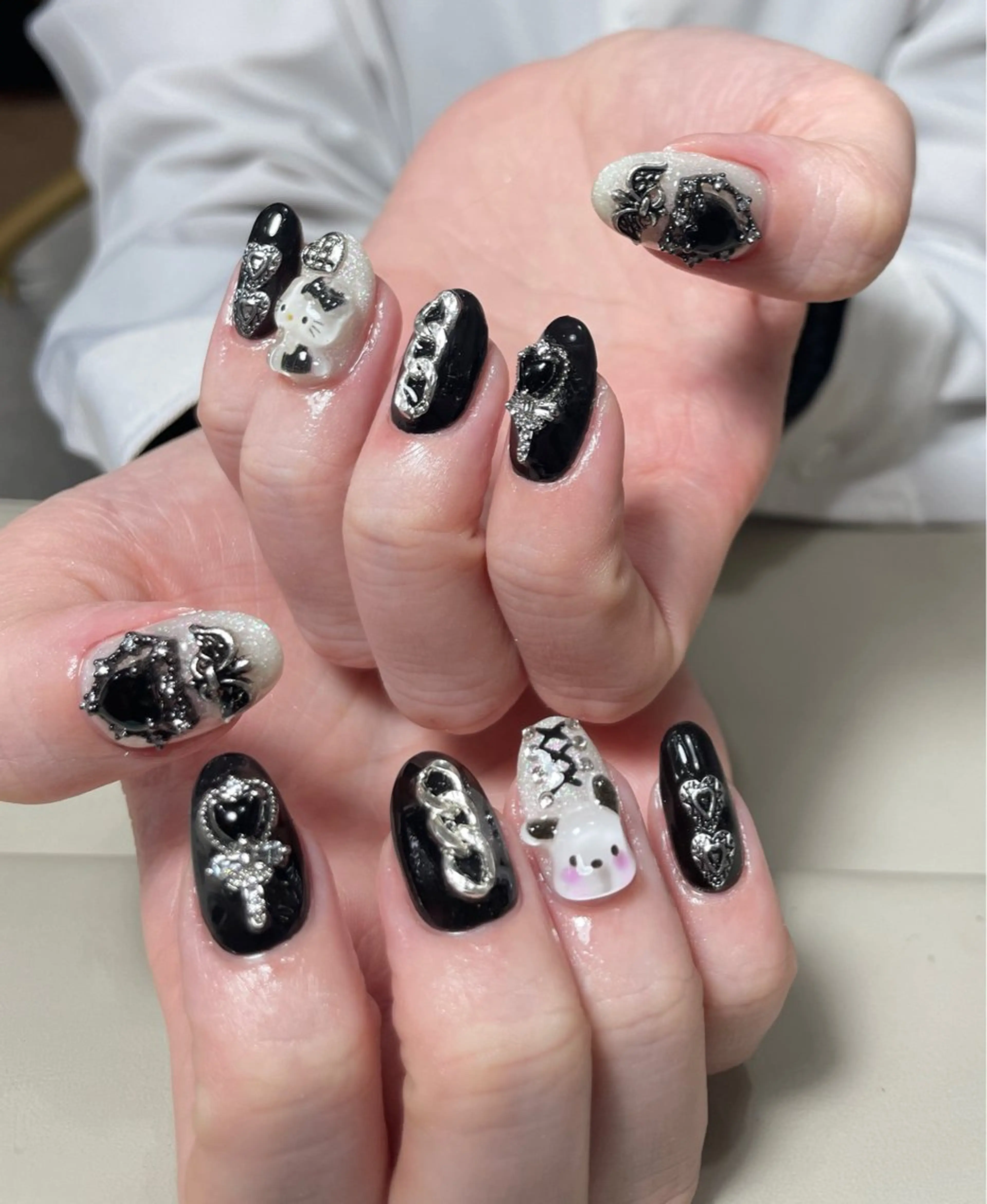 ネイル ハンドネイル AngelChris ビューティーサロンのネイルデザイン