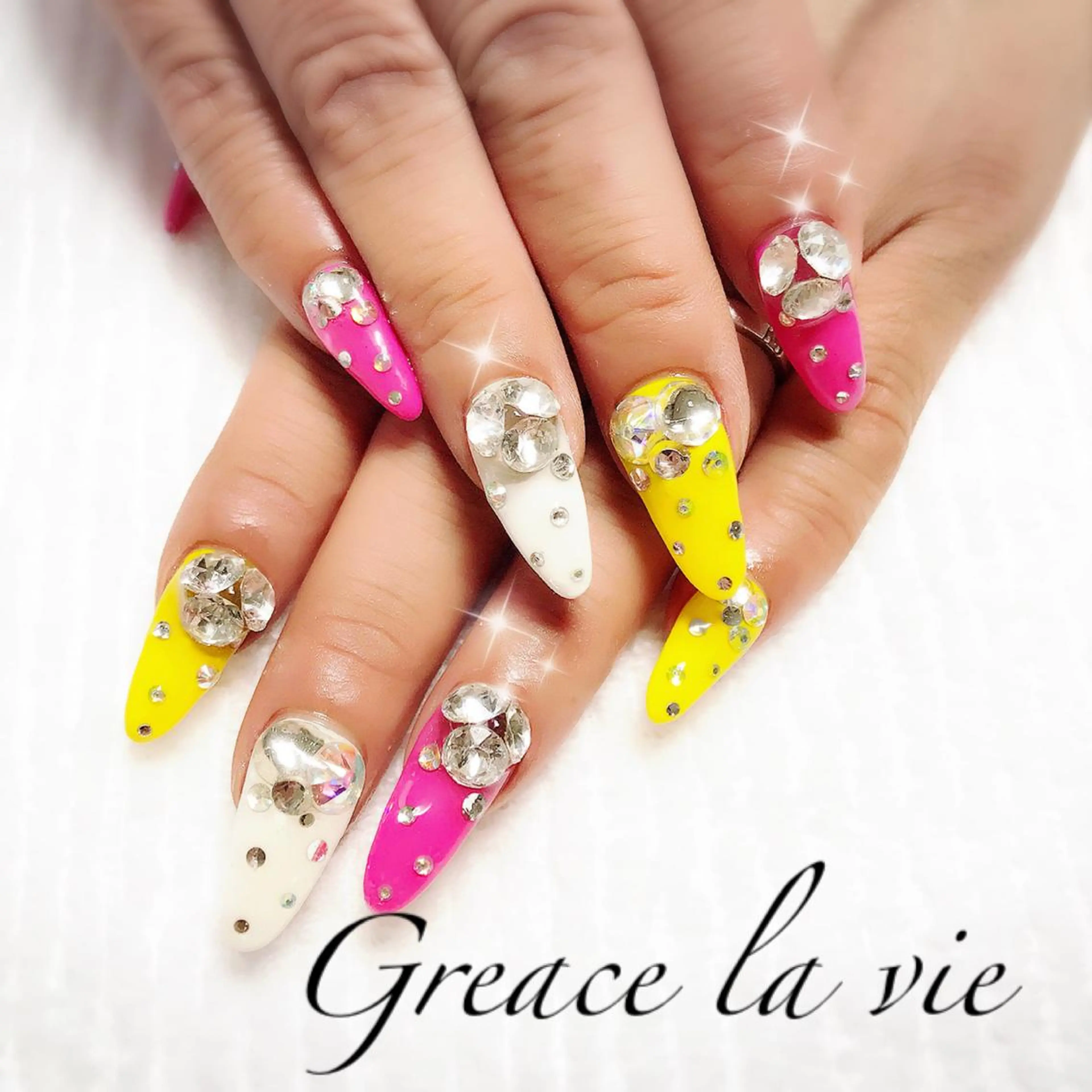 ロング カラー パーマ ヘアアレンジ キッズ ネイル マツエク・マツパ Greace  la vieのネイルデザイン