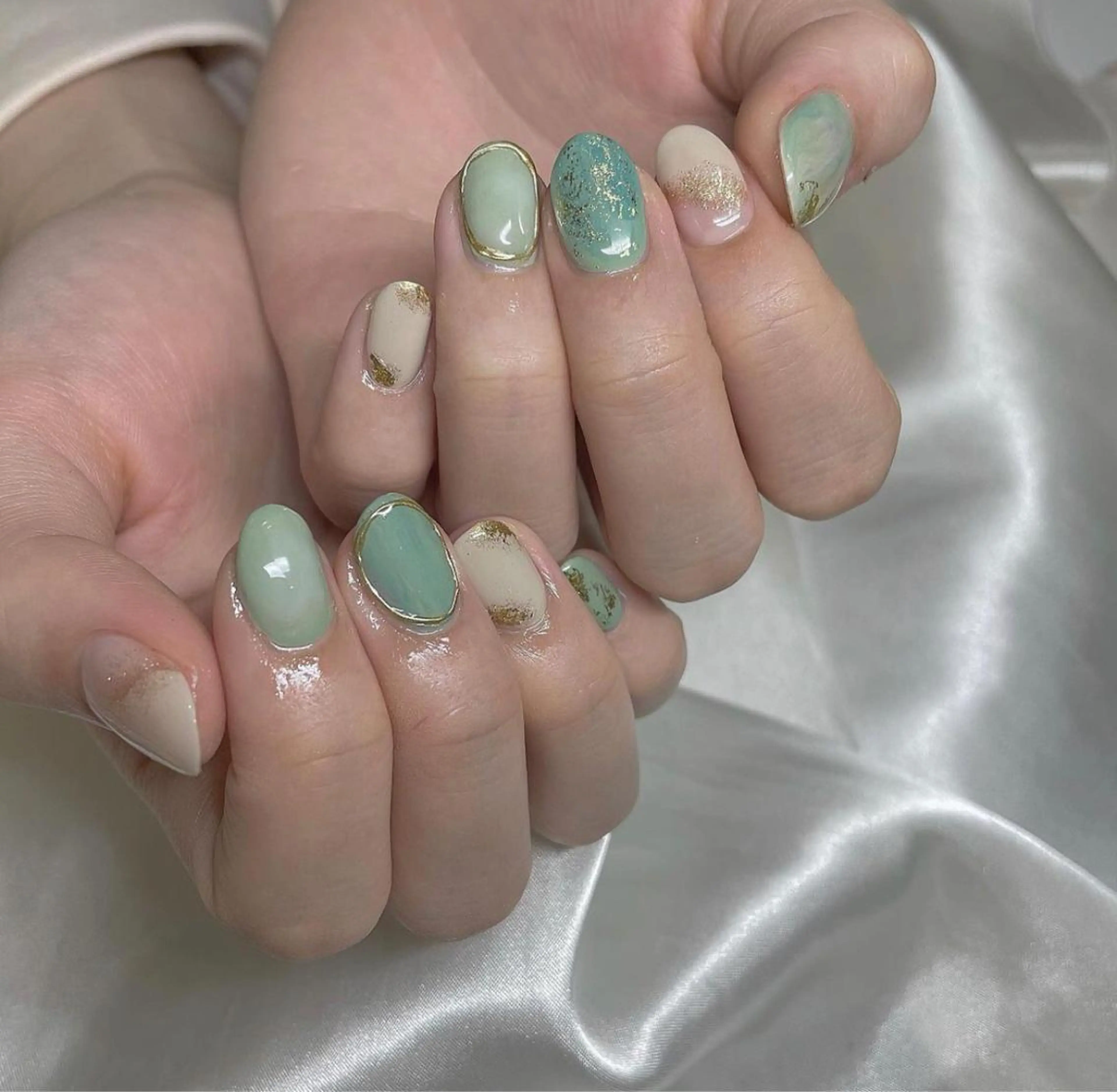 ネイル グリーン ニュアンスネイル ミルフィーユ /Tomoeのネイルデザイン