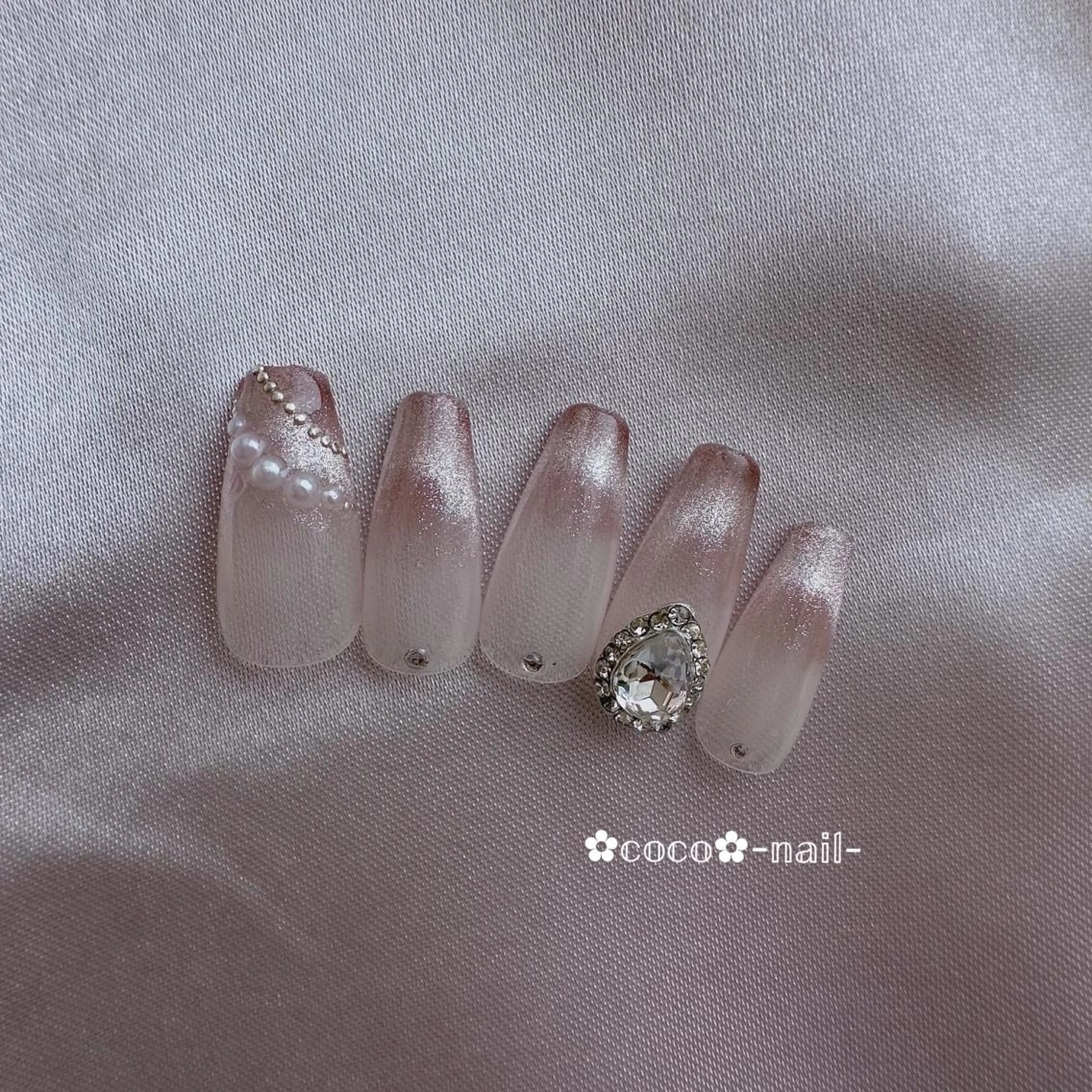 ネイル フットネイル lili.nail y2k/長さ出しのネイルデザイン