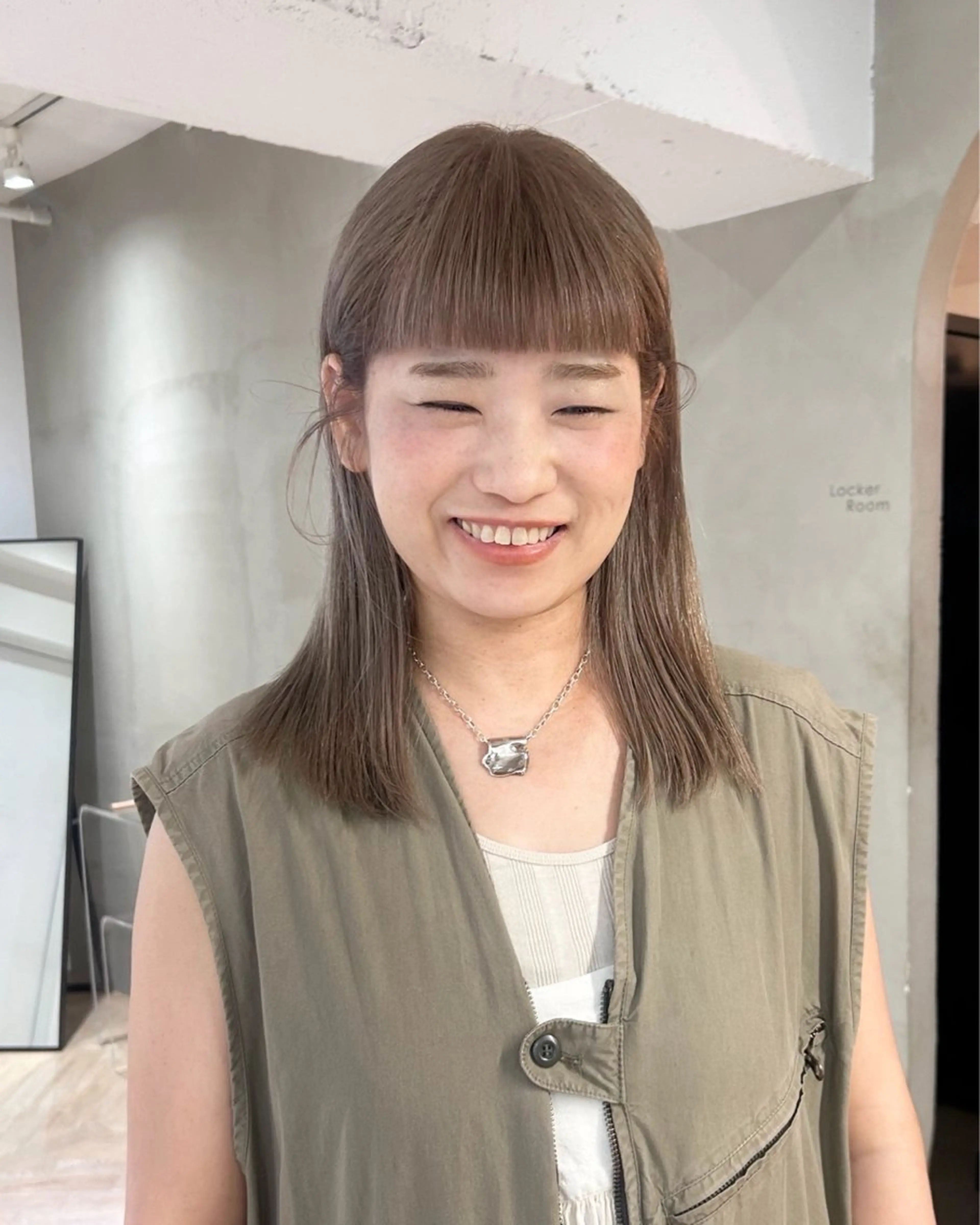 セミロング カラー ベージュカラー ブリーチ 抜きっぱなしブロンド ブロンド ケアブリーチ カット ヘアカラー トリートメント レイヤーカット/栄/ 顔周り/キトウモエノのヘアスタイル