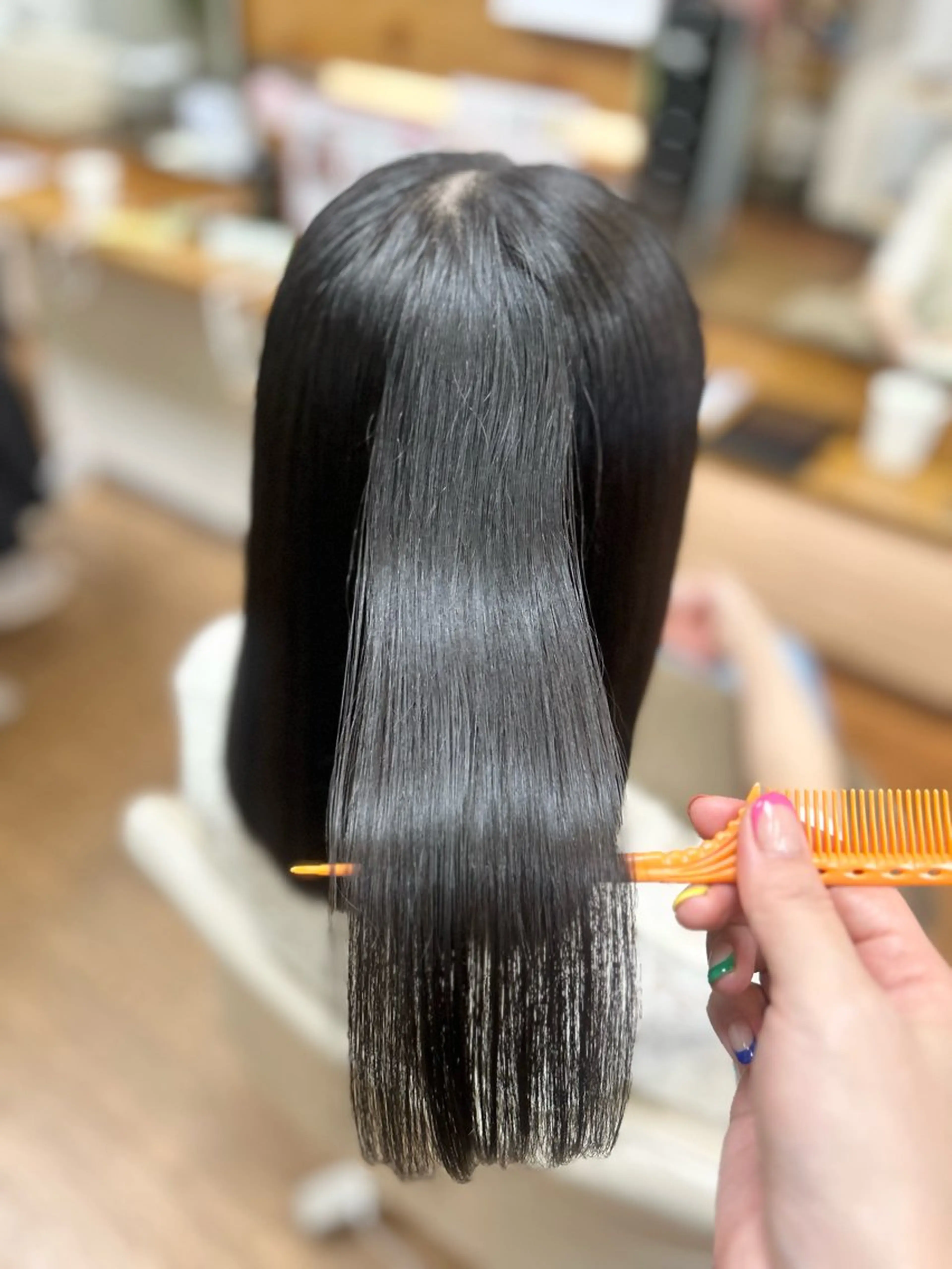 ミディアム 神谷 千明のヘアスタイル