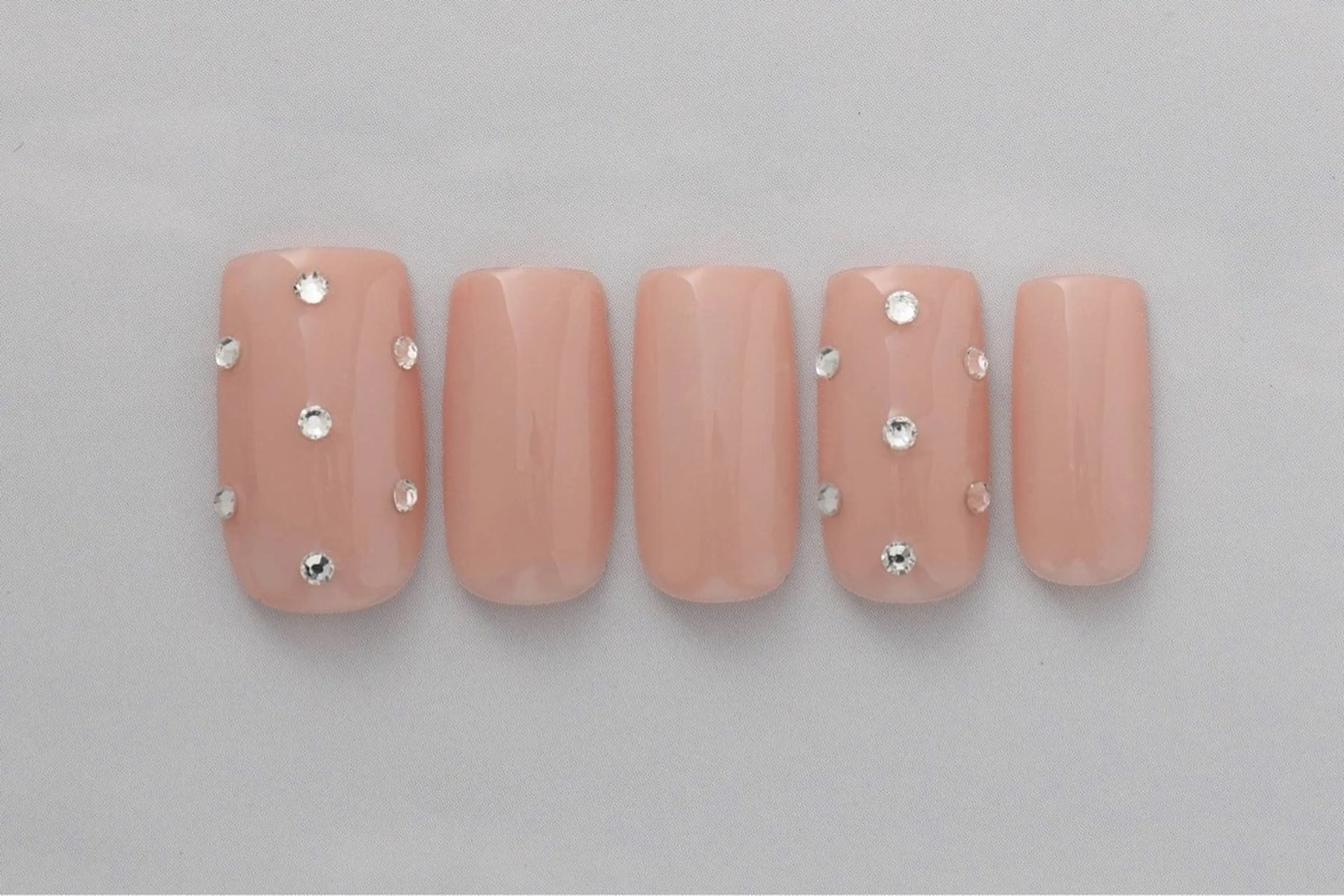 ネイル ワンカラーネイル ストーンネイル 笠原 夏葉のネイルデザイン