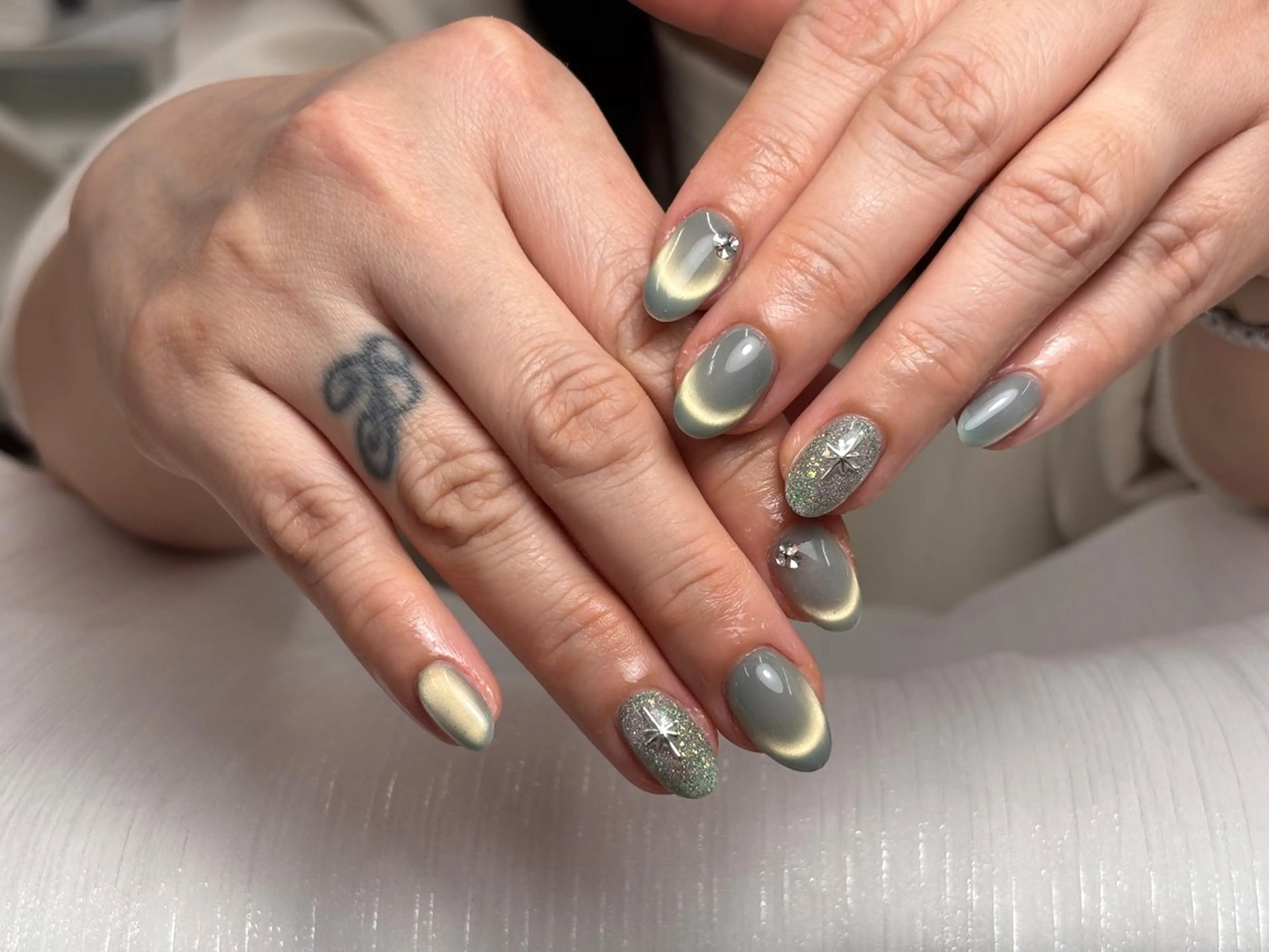 ショート ハンドネイル トゥー フエンのネイルデザイン