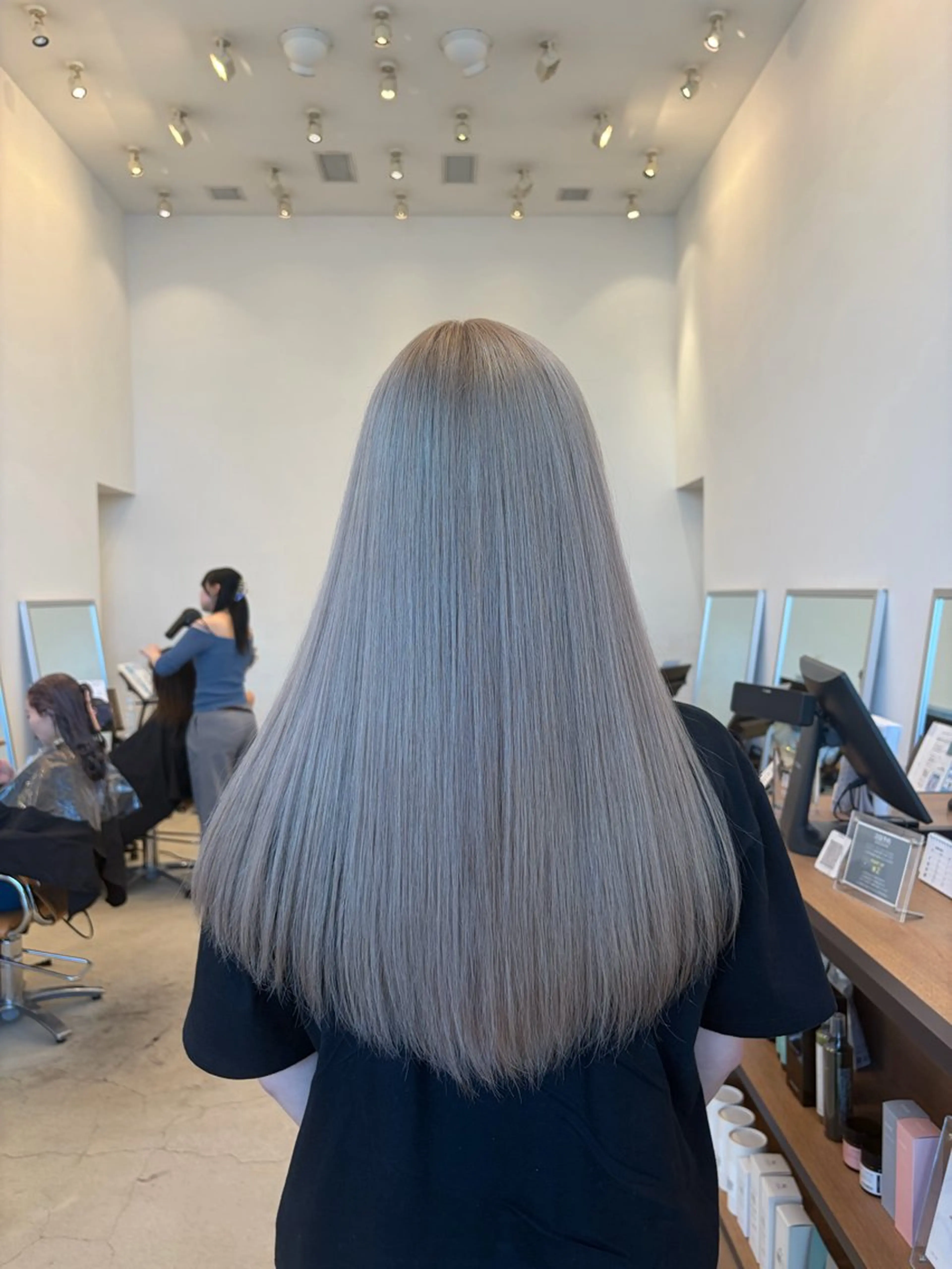 ロング ヘアカラー 羽鳥 菜々子のヘアスタイル