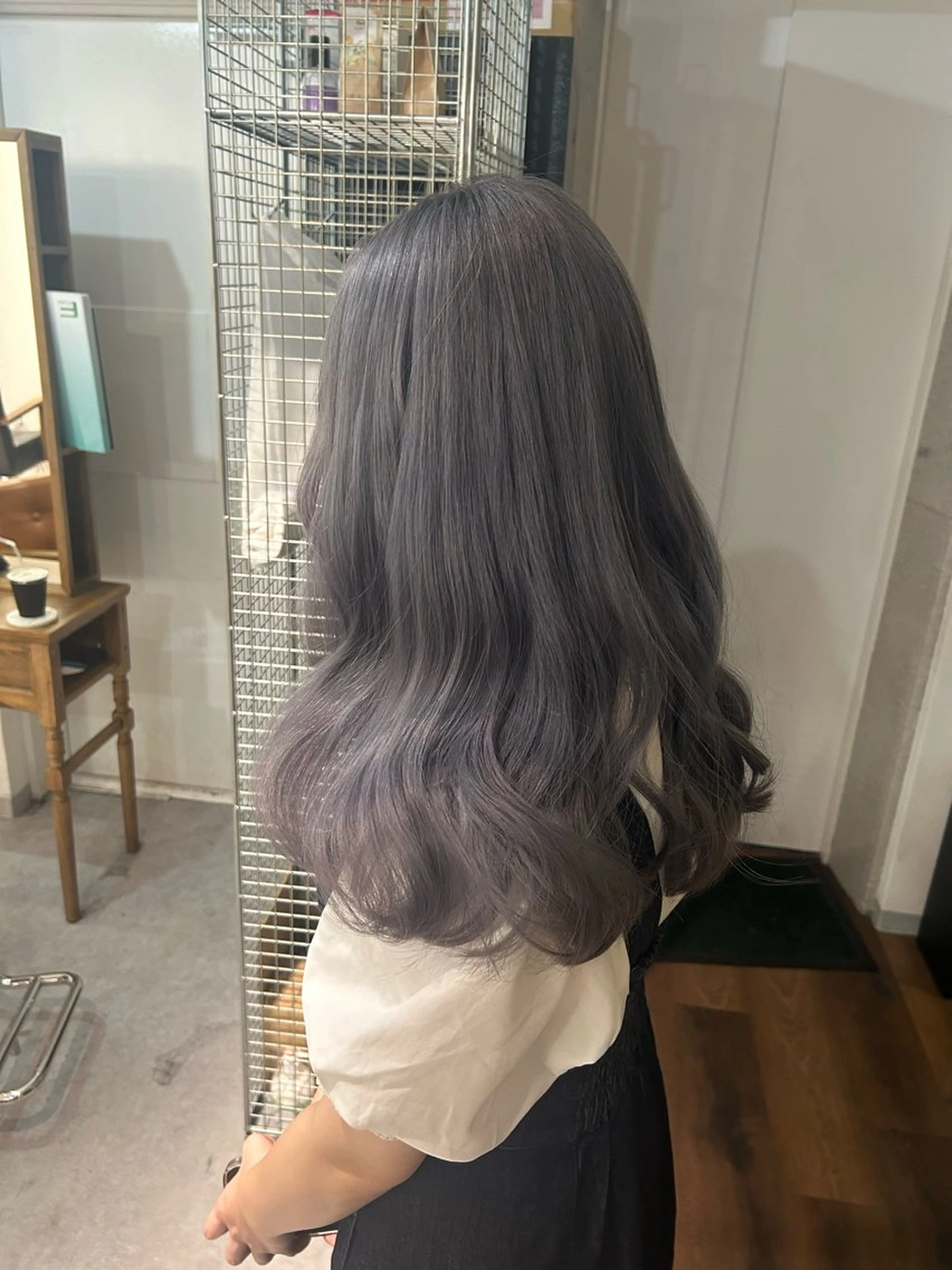 セミロング カラー ブリーチ ブロンド ケアブリーチ グレージュ ラベンダーカラー カット ヘアカラー トリートメント 🌸MAYU🌸 ハイトーン➕レイヤーのヘアスタイル