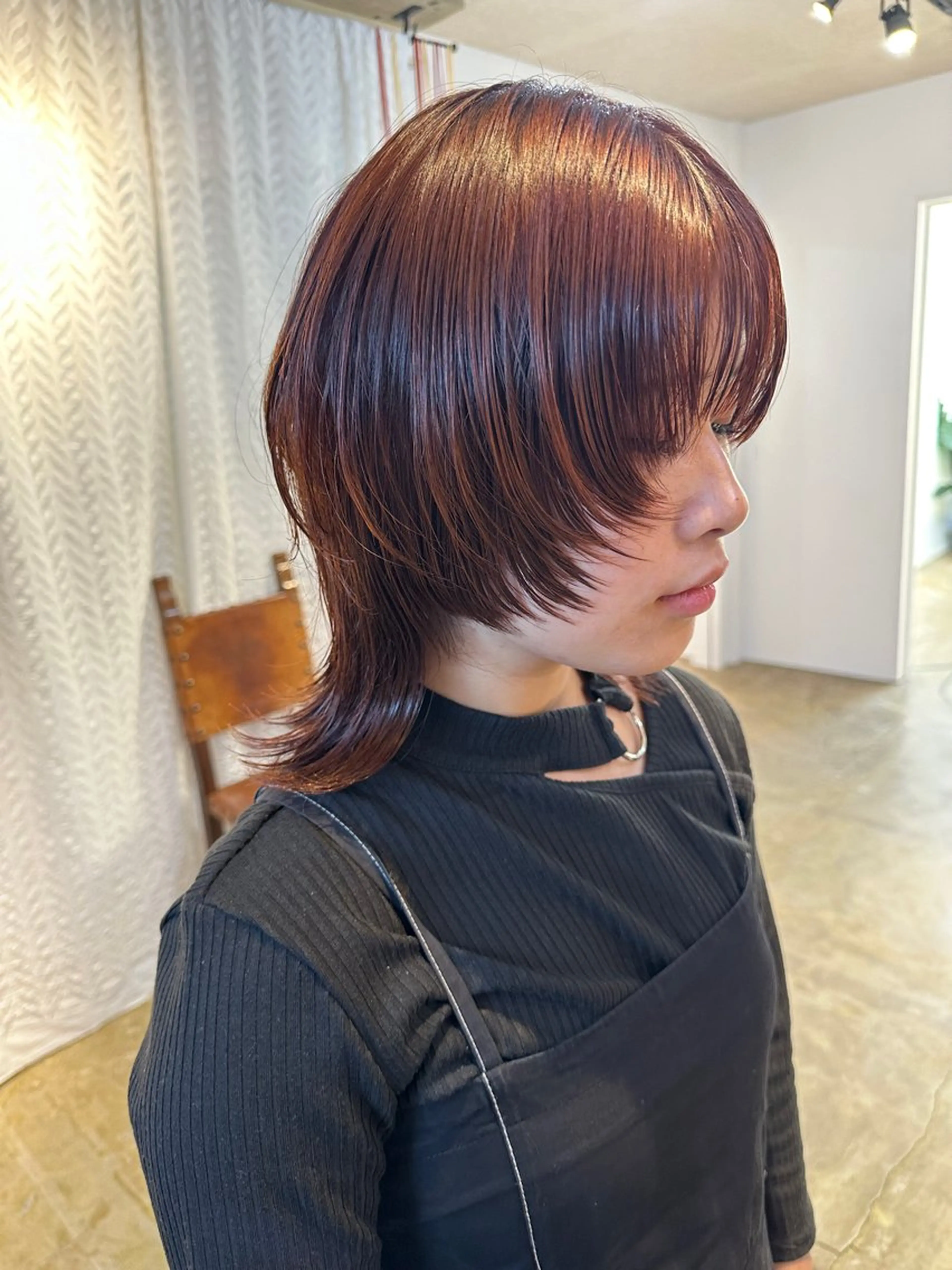 ミディアム カラー 顔周りカット ウルフカット カット 小野江 祐李のヘアスタイル