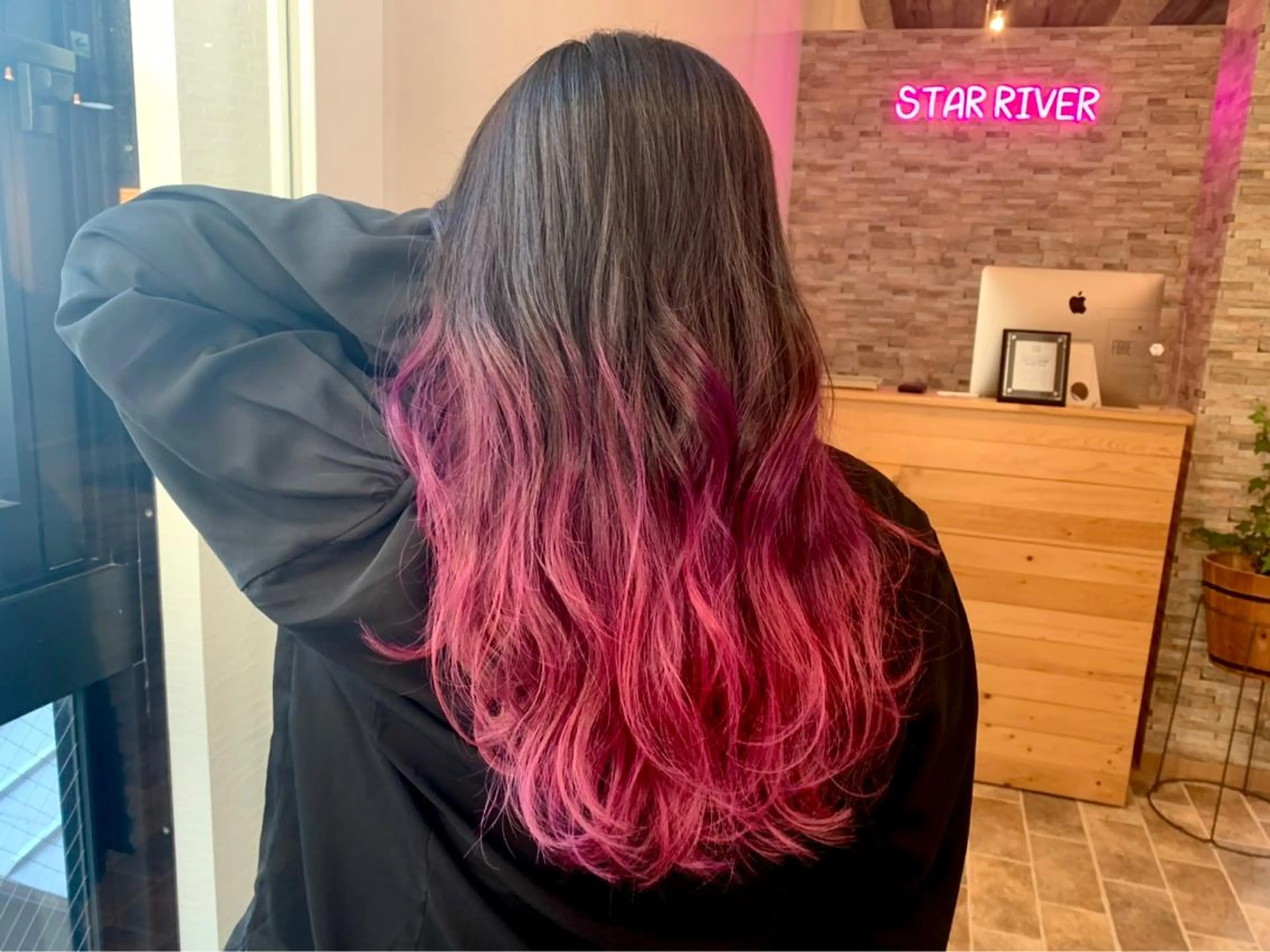 ロング カラー ヘアカラー&縮毛矯正 STAR☆RIVERのヘアスタイル