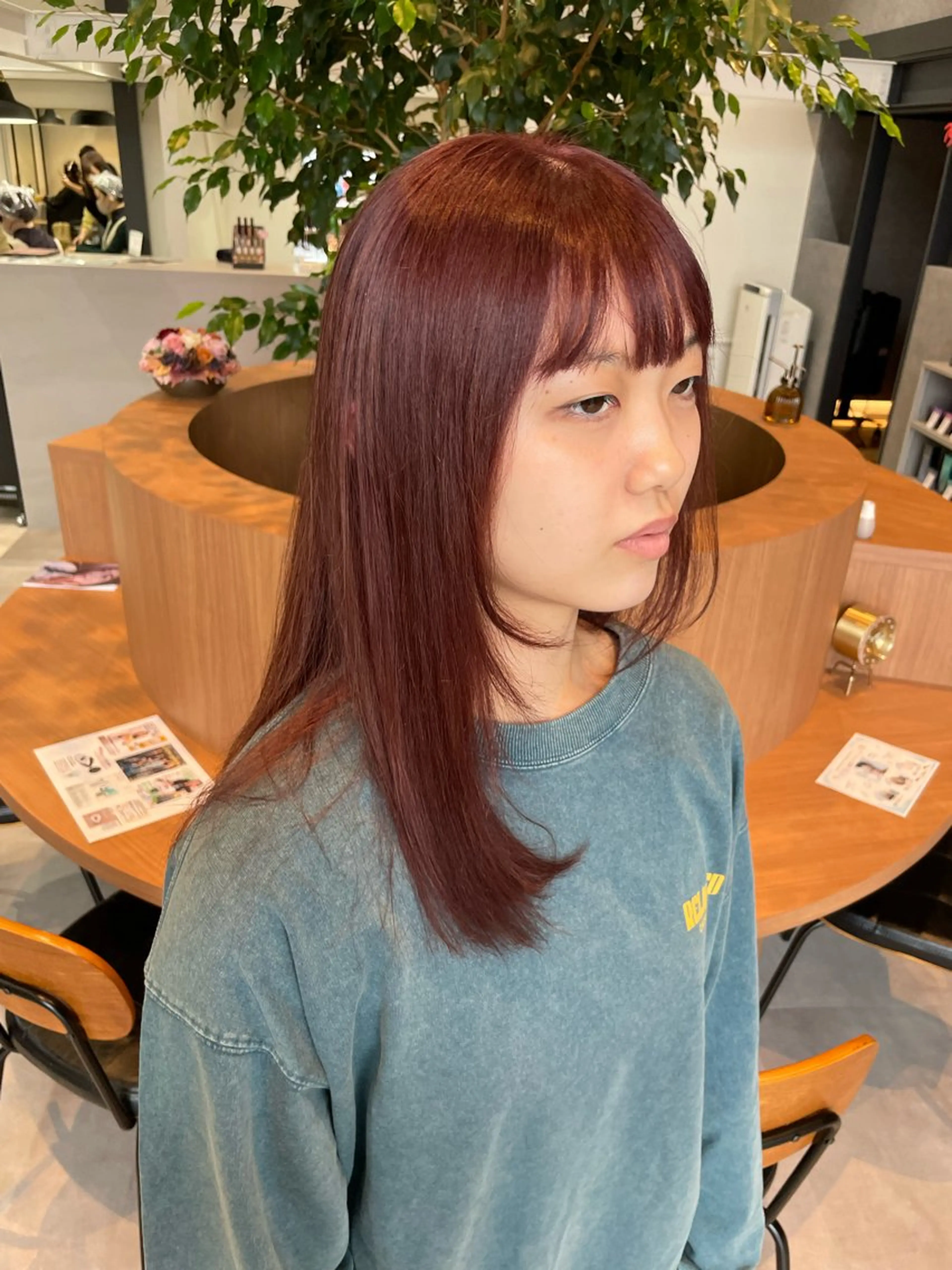 セミロング カラー ブラウンカラー ピンクカラー ピンクブラウン 顔まわりレイヤー レイヤーカット カット ヘアカラー ayaka |トレンドヘアのヘアスタイル
