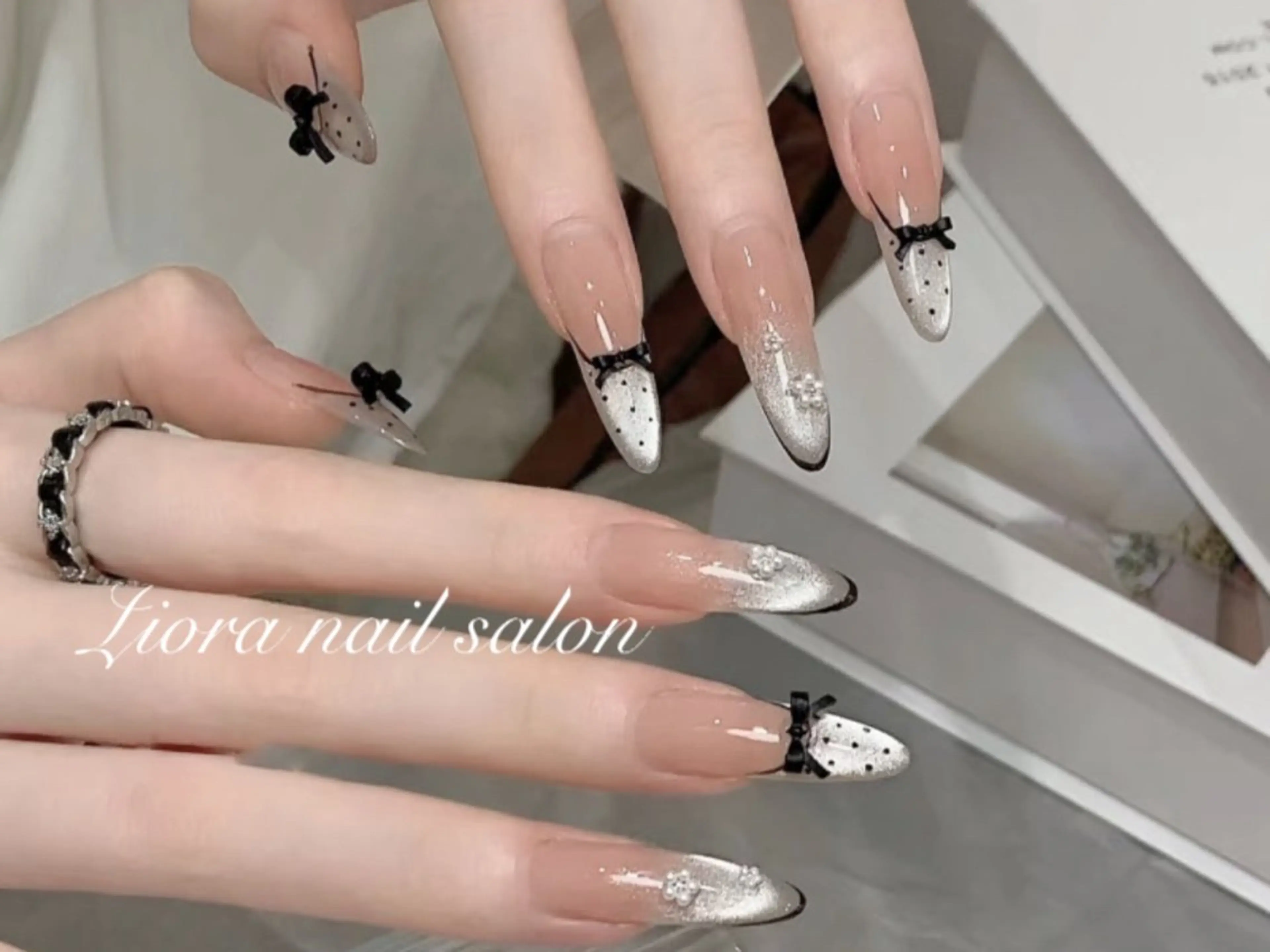 ネイル フレンチネイル ジェルネイル ガーリー グラデーション キラキラネイル ハンドネイル Liora nail スカルプ専門店のネイルデザイン