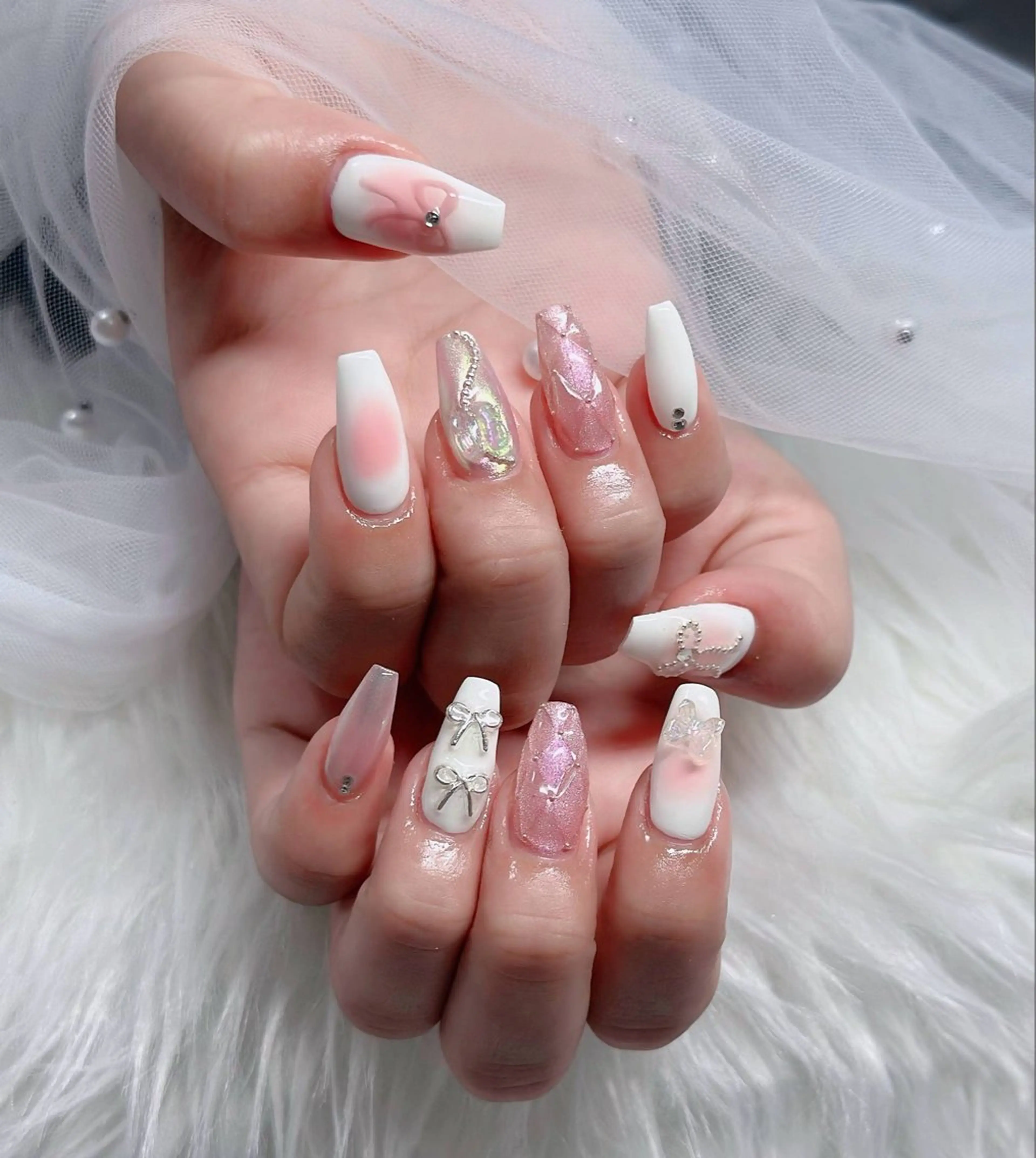 ネイル オーロラネイル フレンチネイル ジェルネイル ハロウィン キラキラネイル ハンドネイル H.baby Nail Salonのネイルデザイン