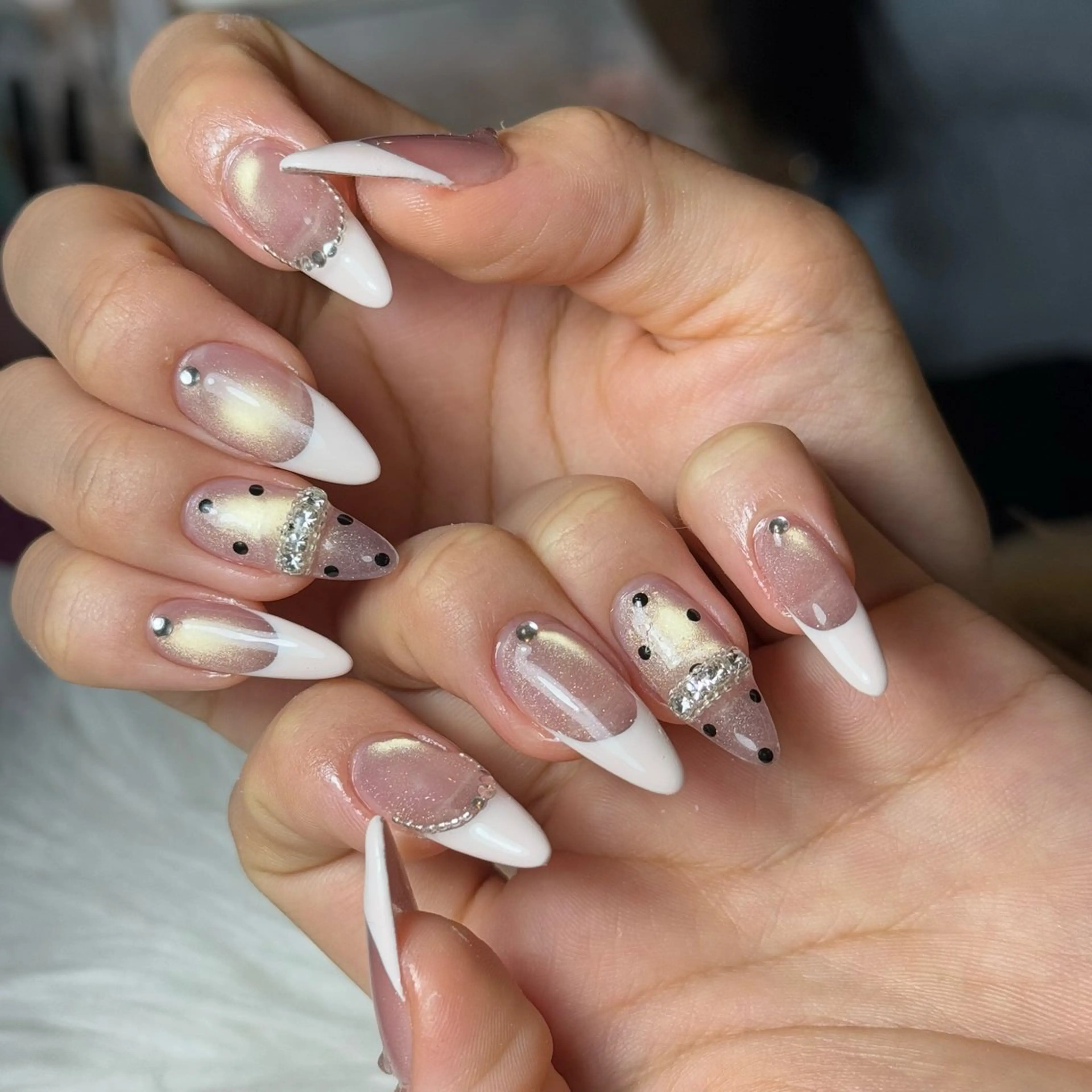 ネイル チークネイル フレンチネイル グラデーション キラキラネイル 韓国ネイル ハンドネイル Risa_ Nailのネイルデザイン