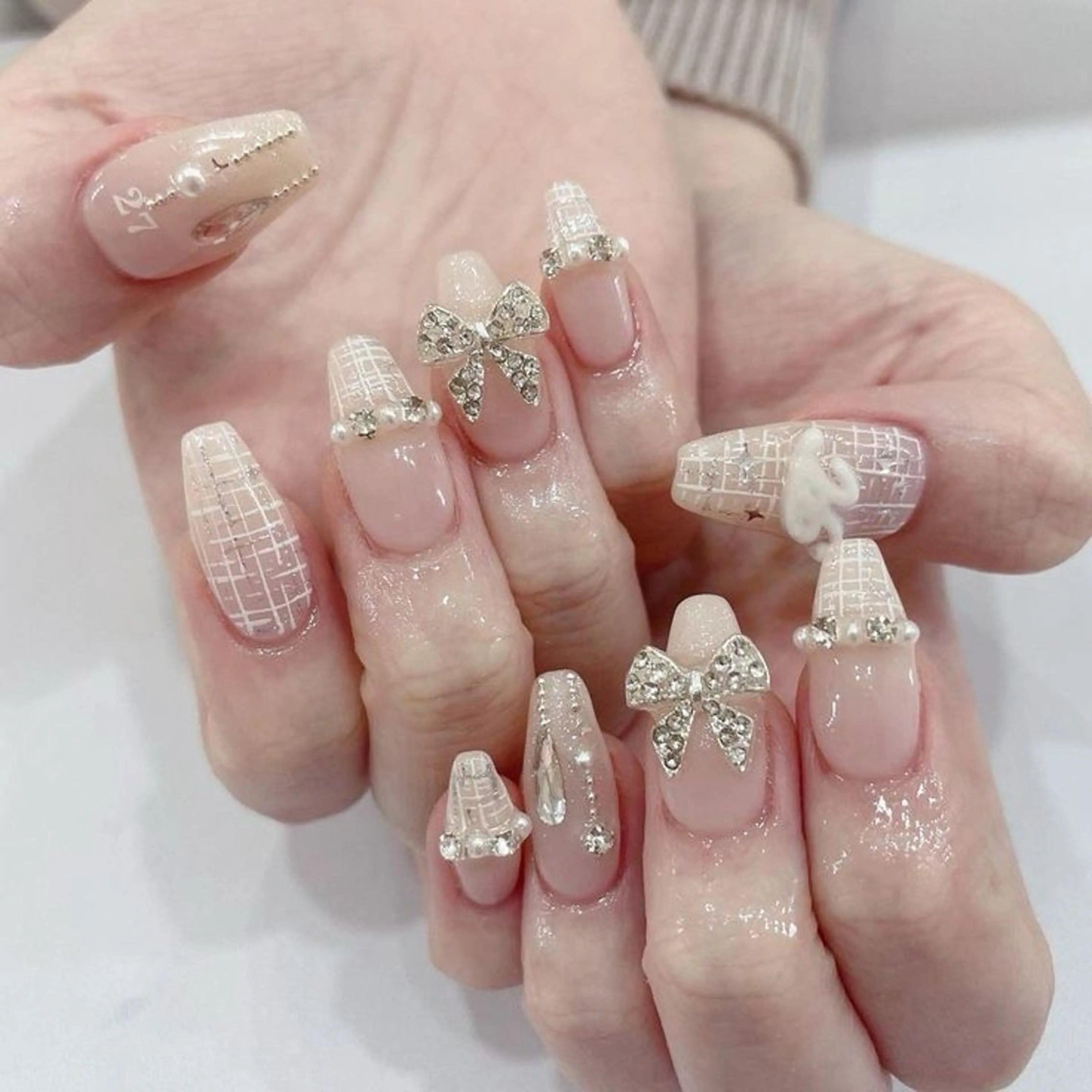 ネイル マグネットネイル ピンク ネイルチップ 冬ネイル クリスマス ハンドネイル Lee Nailsのネイルデザイン