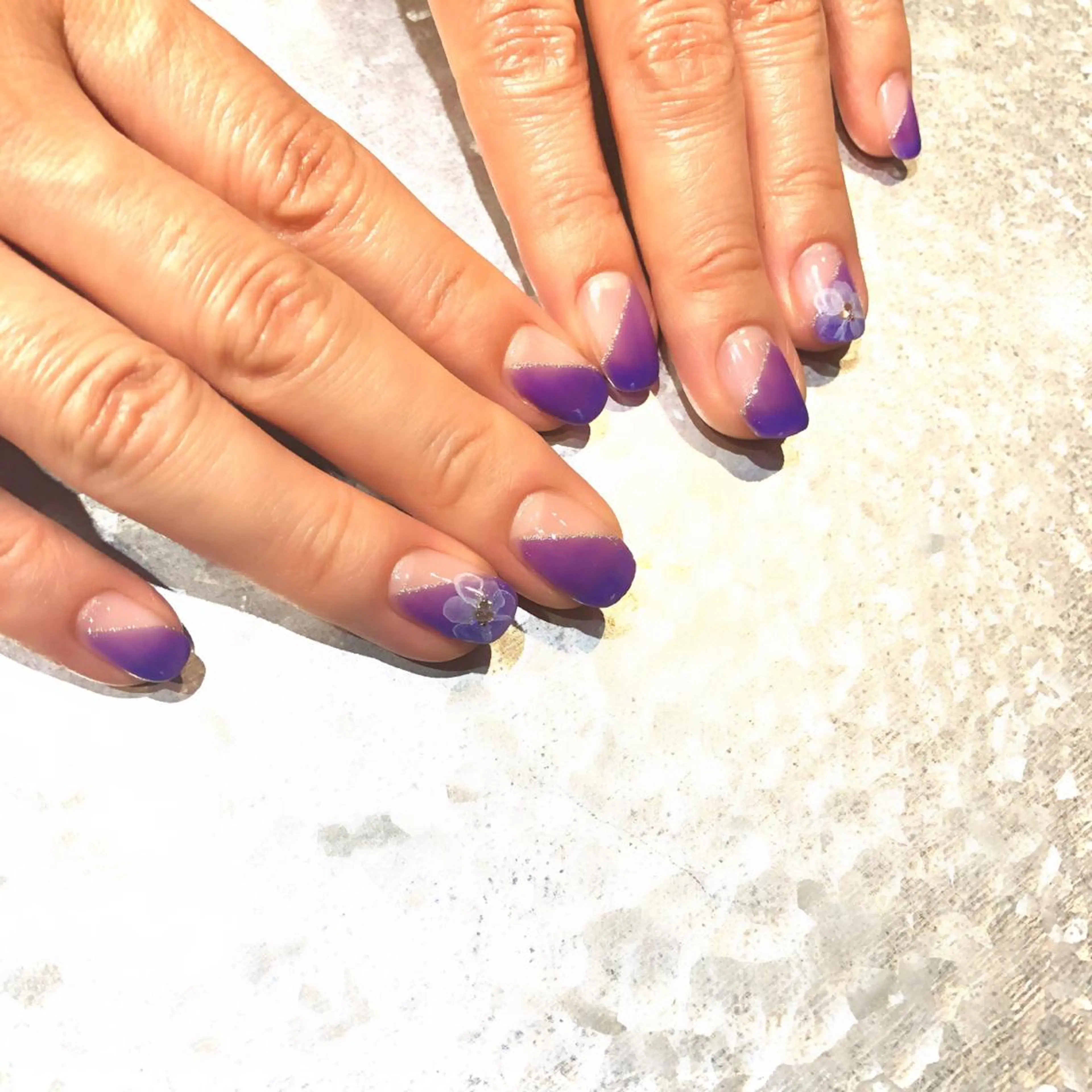 ネイル フラワーネイル フレンチネイル 斜めフレンチ TRAM-nail moriizumiのネイルデザイン
