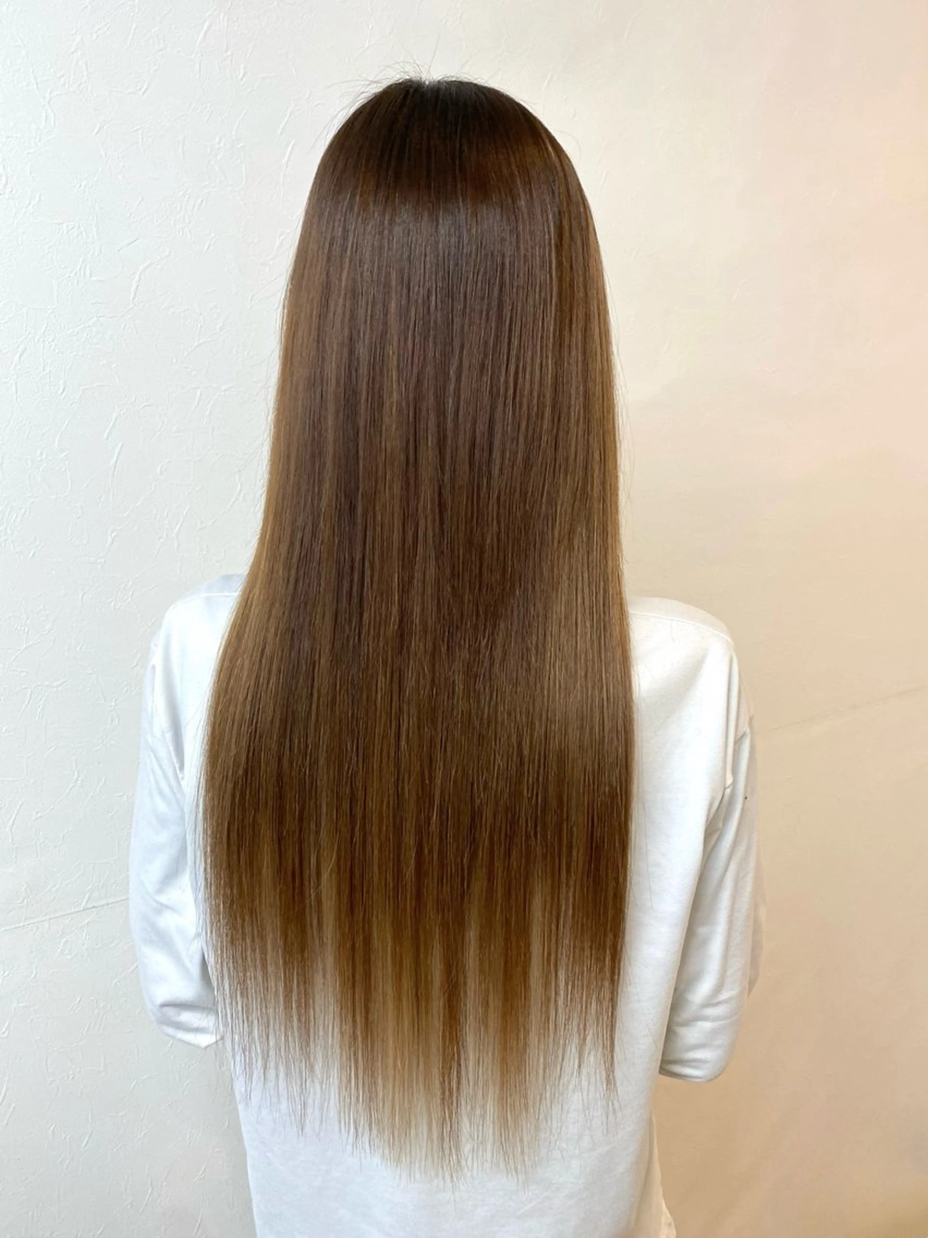 ロング カラー ベージュカラー ミルクティーベージュ エクステ ヘアカラー トリートメント エクステ GLOSS 心斎橋 山上のヘアスタイル