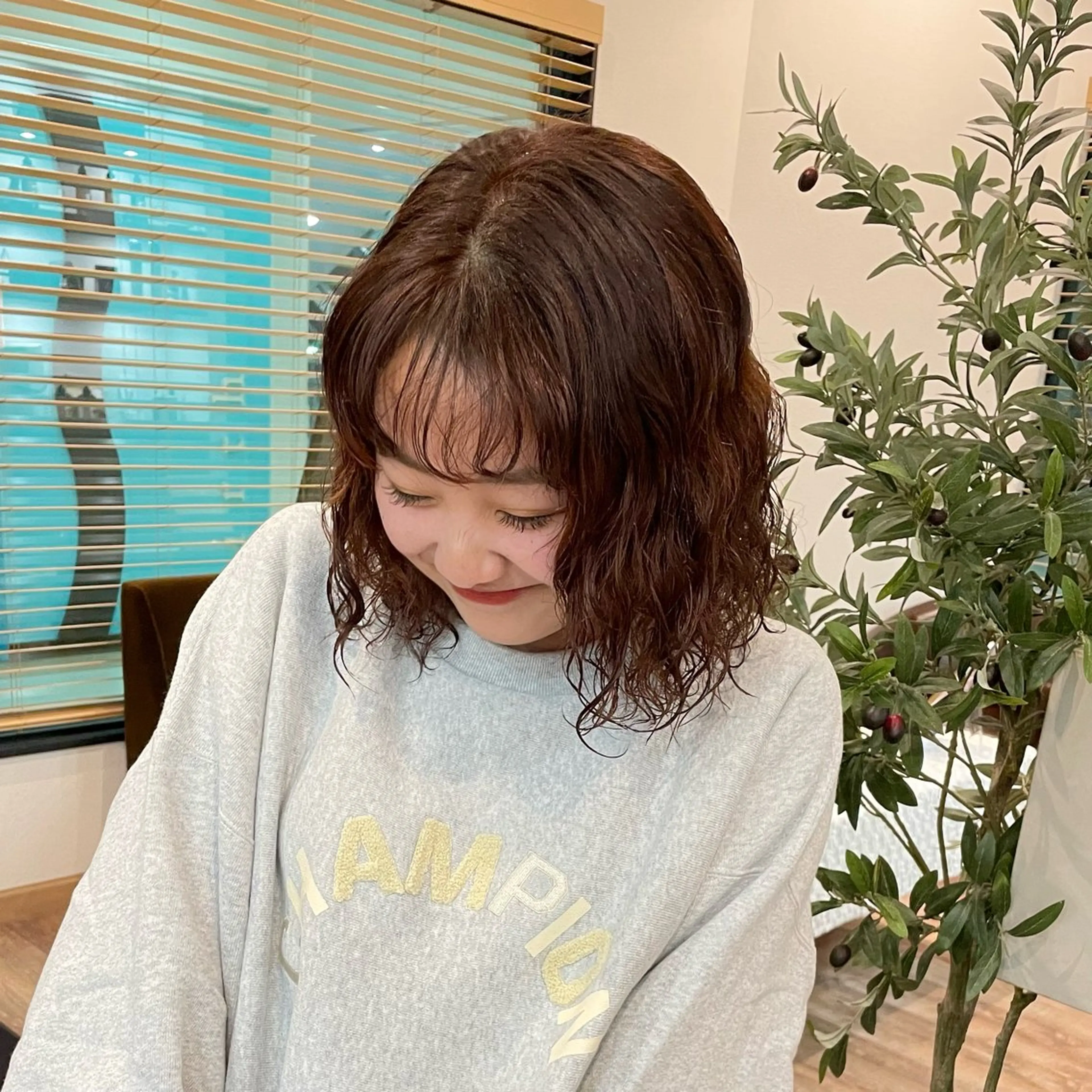 ミディアム パーマ カット パーマ 江本真由香 透明感/艶カラー🍃のヘアスタイル