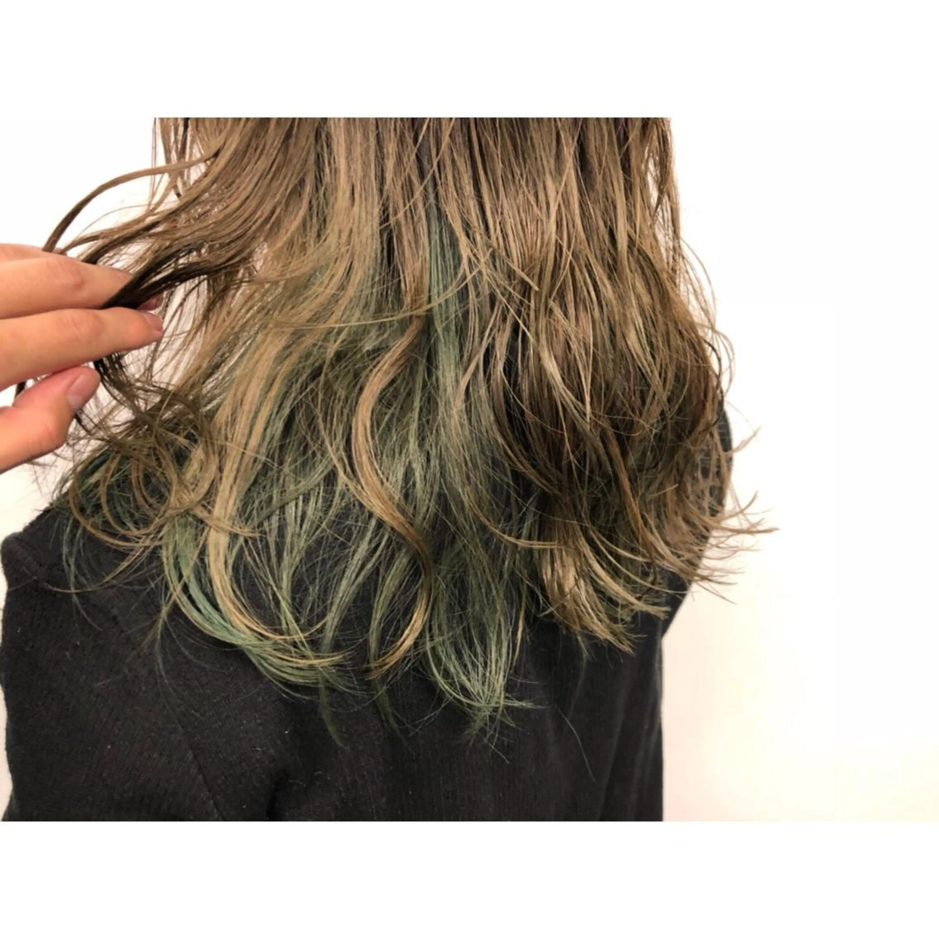 ミディアム カラー デザインカラー インナーカラー ツヤ髪 ／髪質改善 松岡将太郎のヘアスタイル