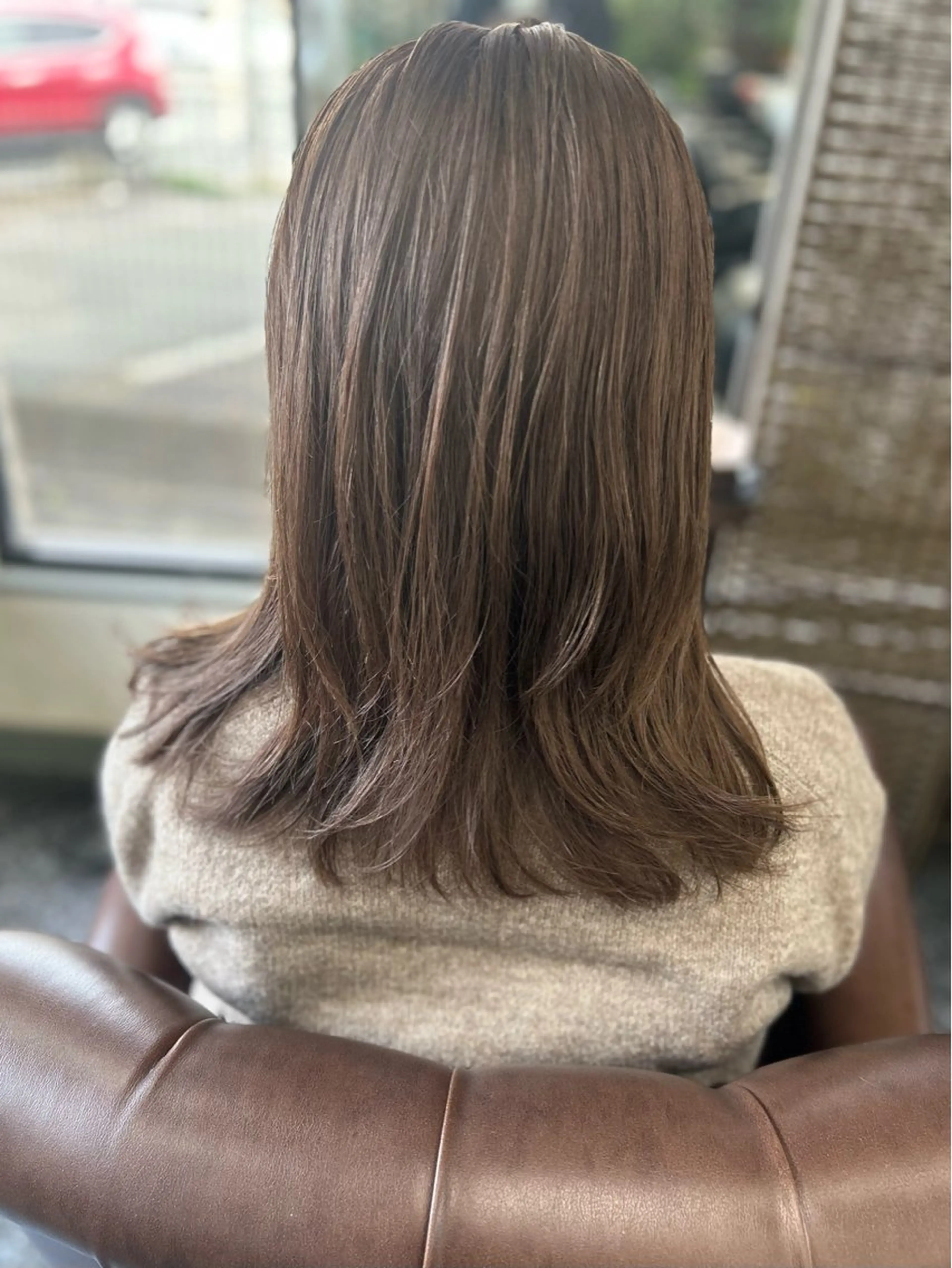 セミロング カラー アッシュ ベージュカラー ハイトーンカラー ヘアカラー 沢田 瞳のヘアスタイル