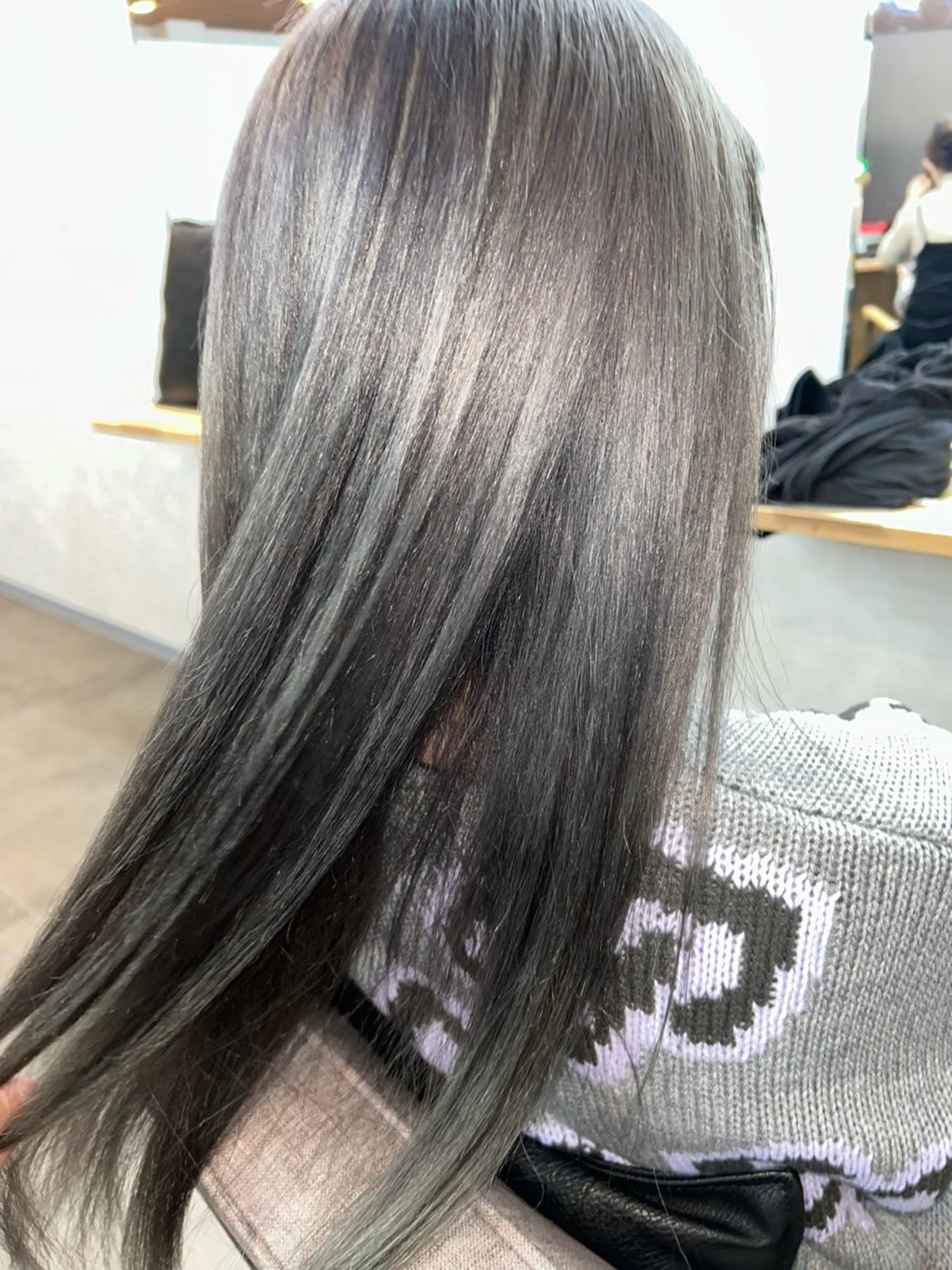 カラー シルバー 竹内 都のヘアスタイル