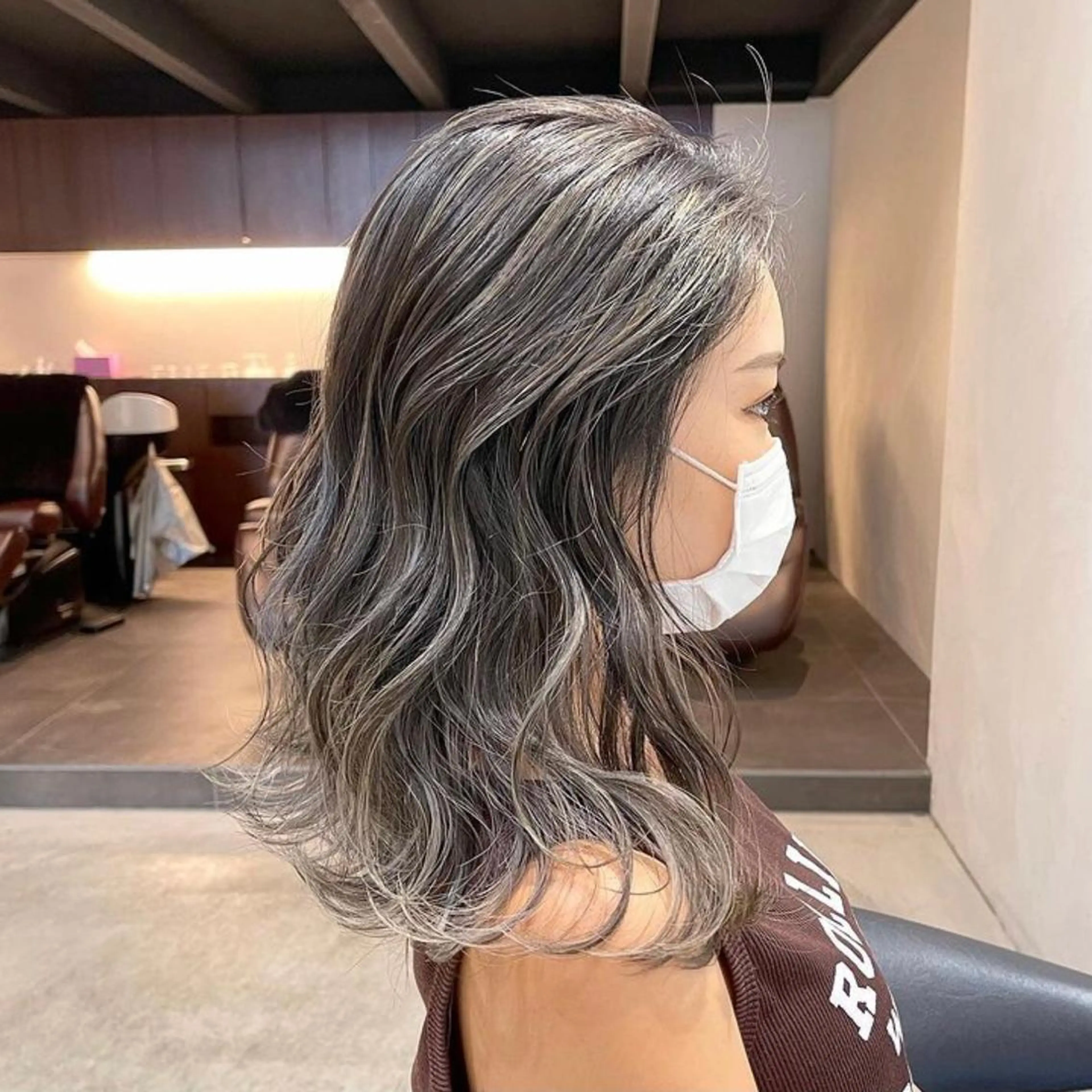 セミロング ハイライト DEAN 名駅店 大人レイヤーカットのヘアスタイル