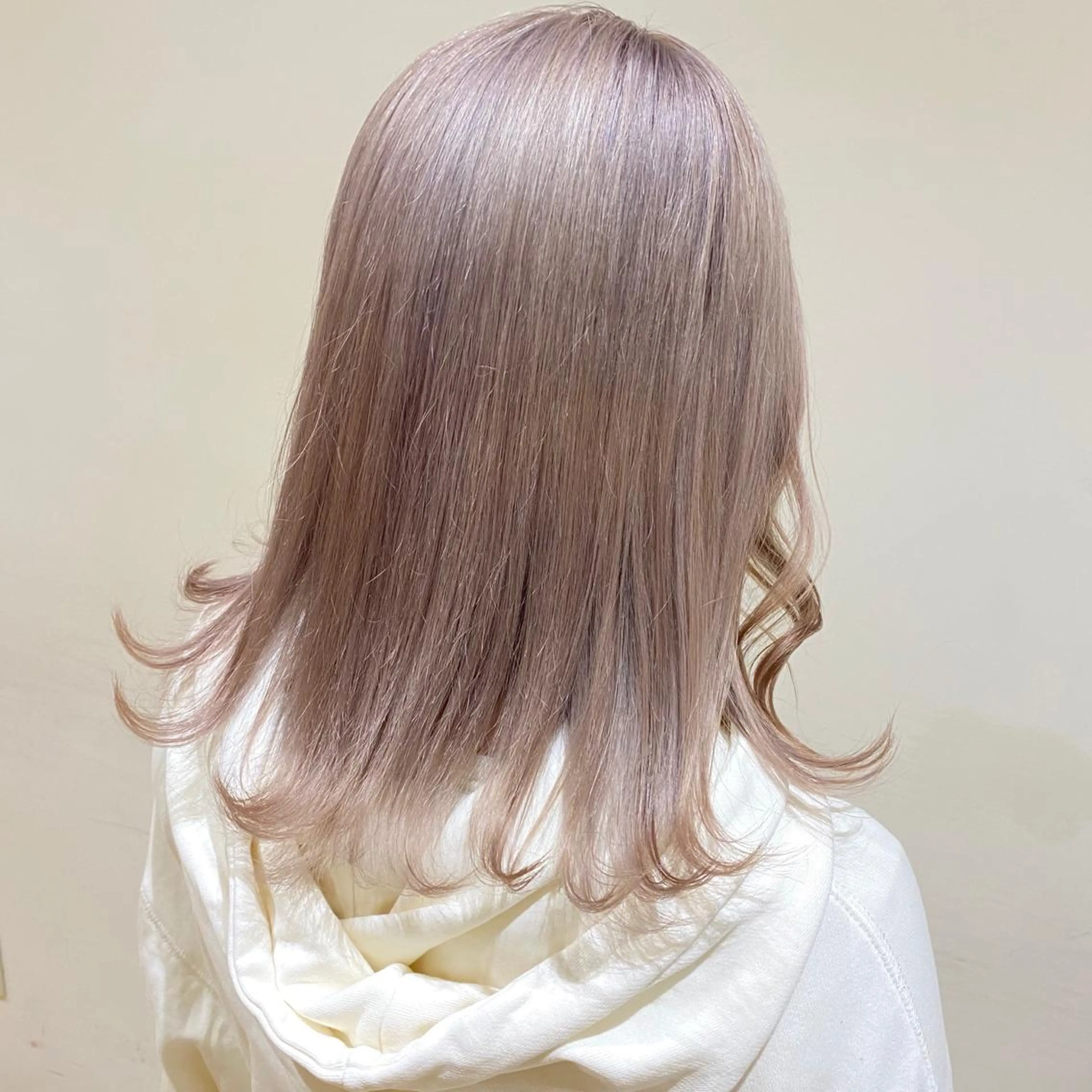 セミロング カラー ブリーチ ハイトーンカラー ヘアカラー トリートメント ꧁𐬹川端 さくら𐬹꧂のヘアスタイル