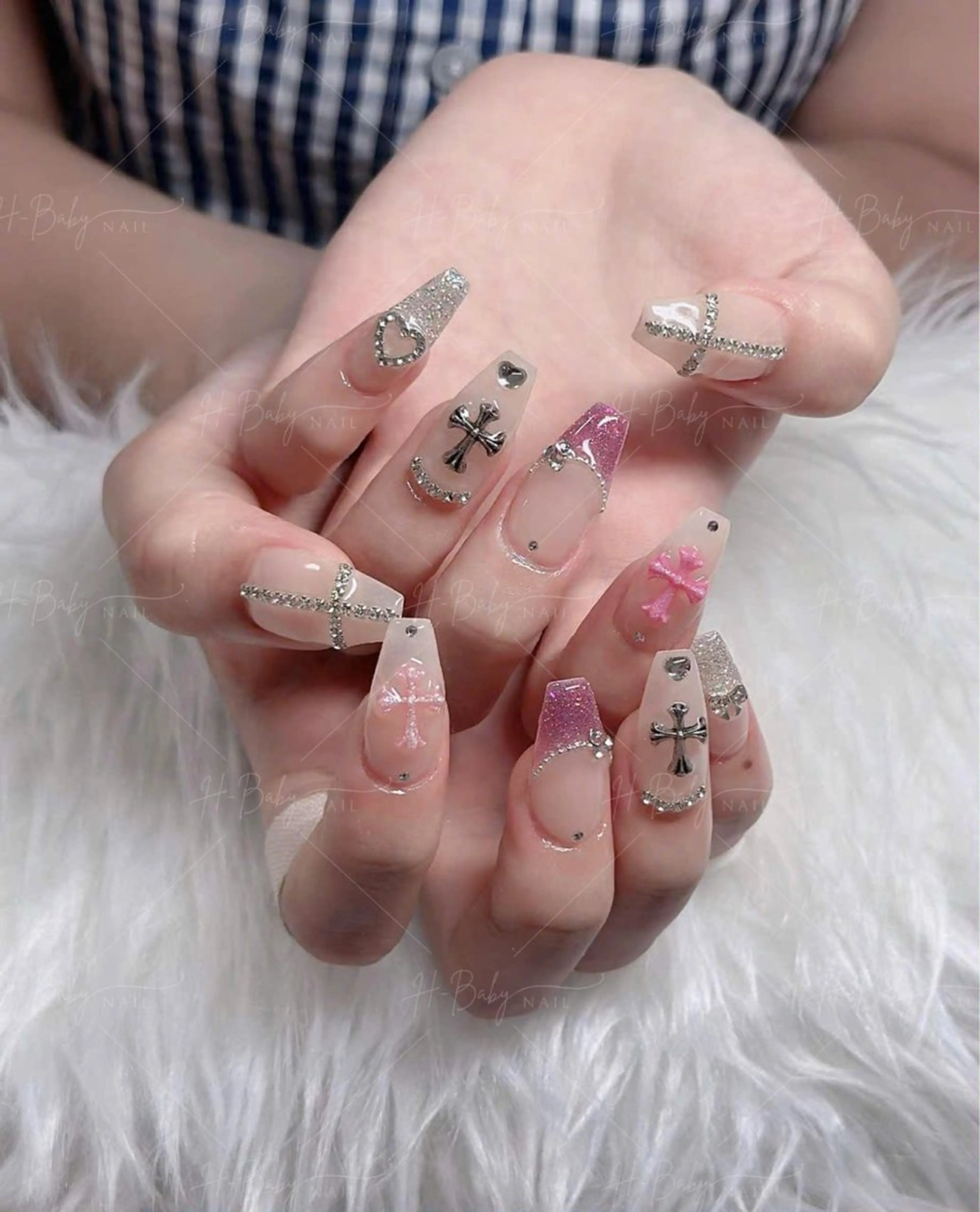 ネイル フレンチネイル ジェルネイル ガラスフレンチ ハロウィン ハート ハンドネイル H.baby Nail Salonのネイルデザイン