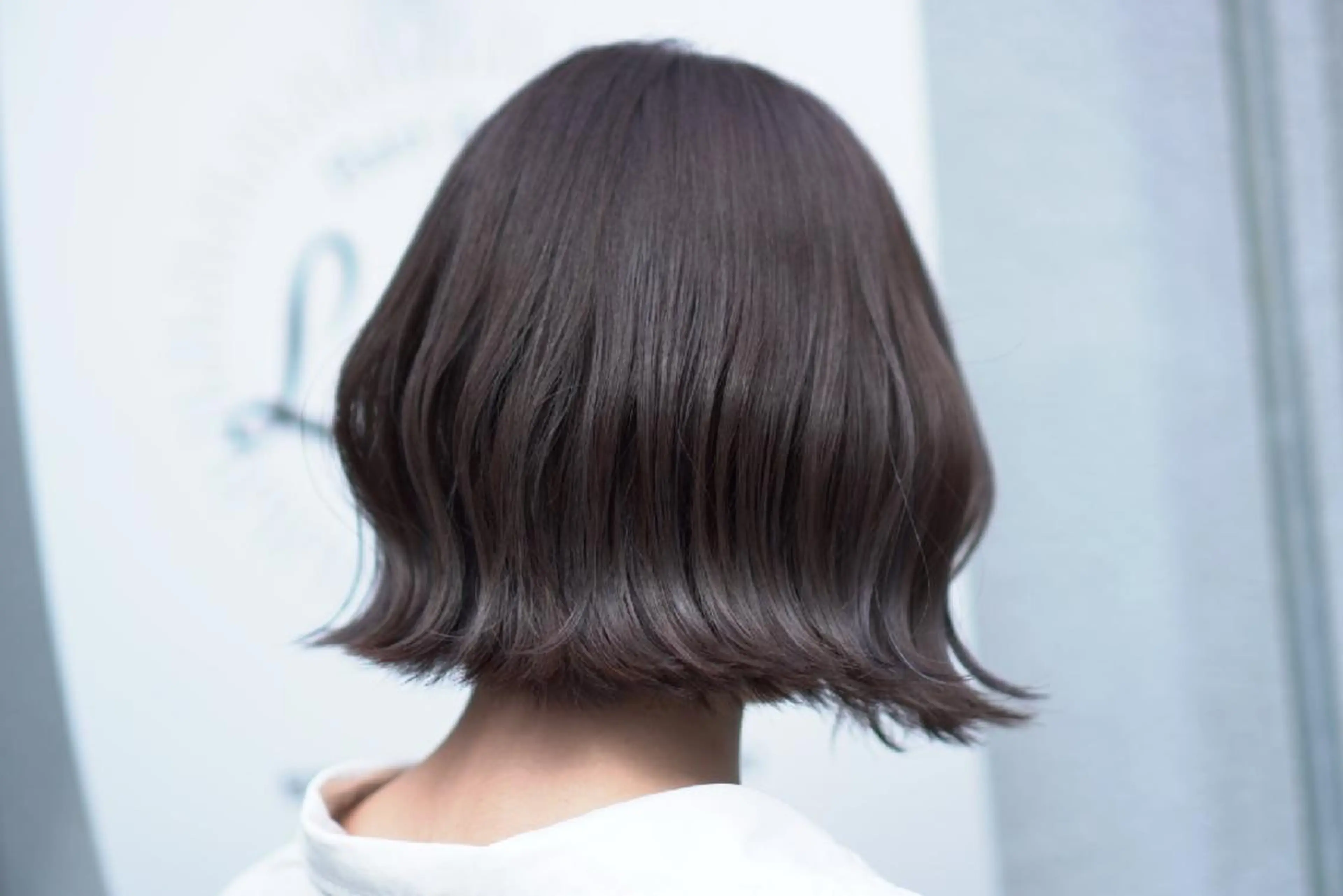 ショート カラー アッシュ ブリーチ 透明感カラー ダークグレー グラデーションカラー 植田 /エクステ /ブリーチ/髪質改善のヘアスタイル