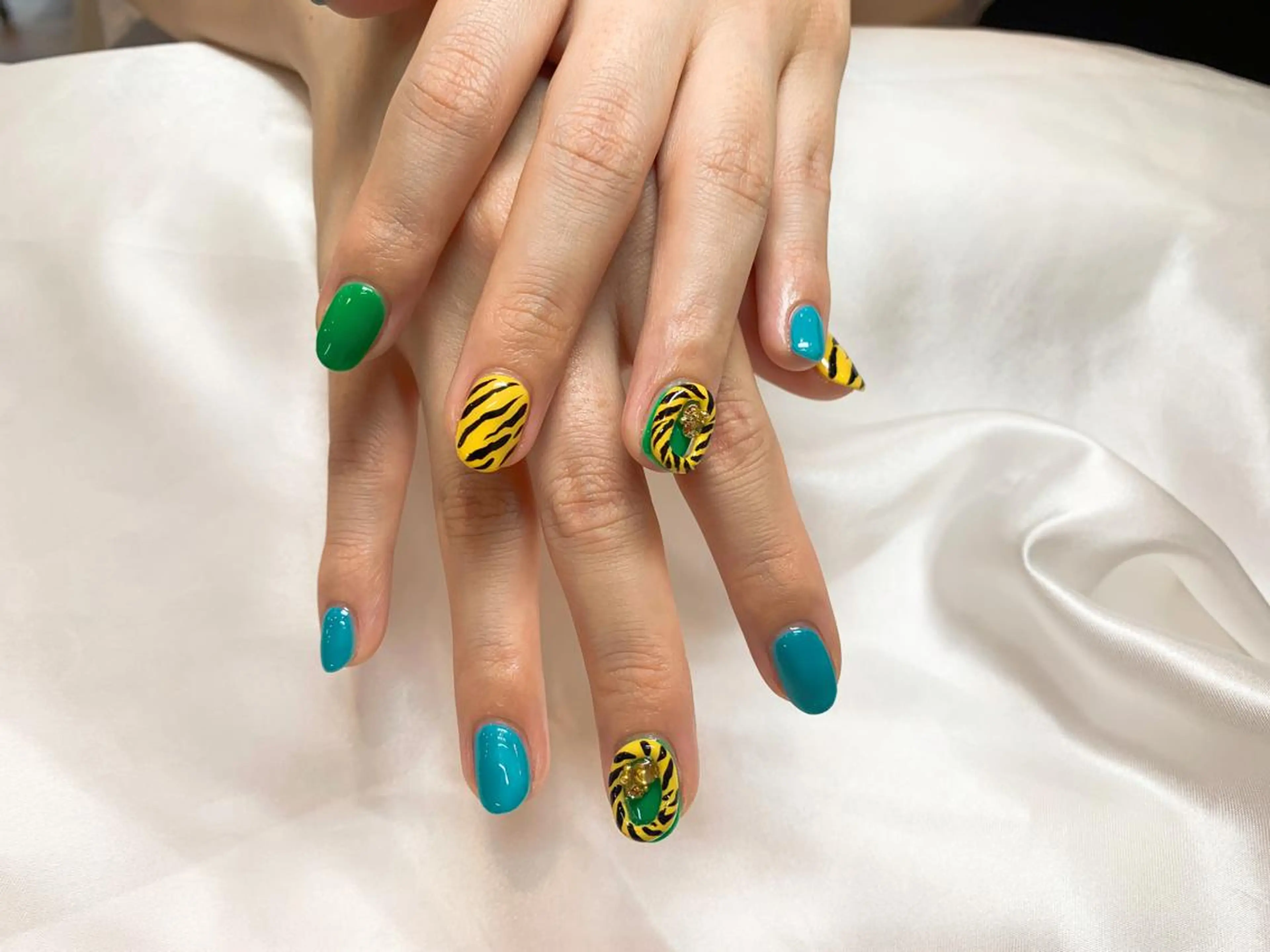 ネイル Ui_Amor (パラジェル)のネイルデザイン