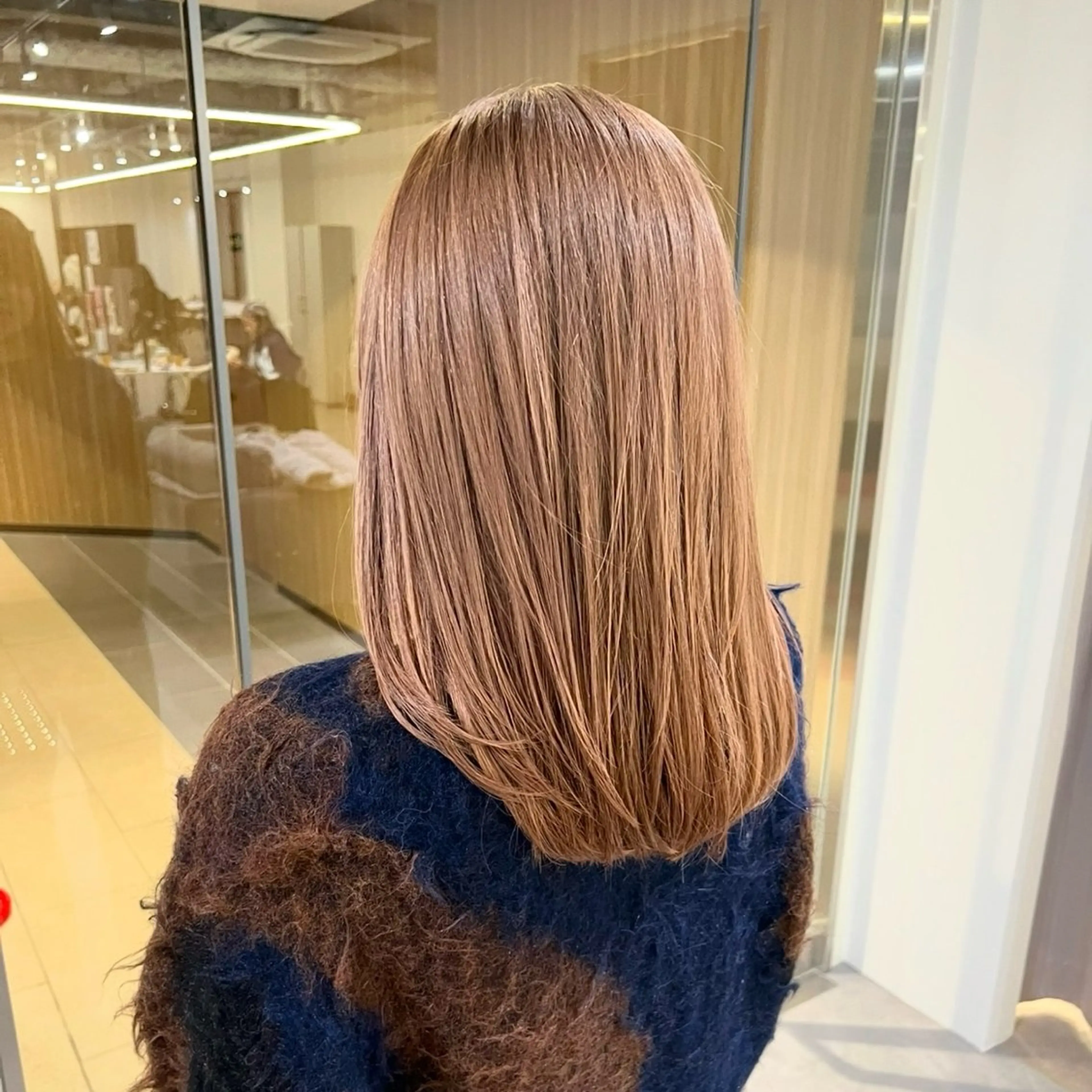 セミロング カラー レイヤーカット ローレイヤー ナチュラルヘア/ 似合わせ/三宅 昌太のヘアスタイル