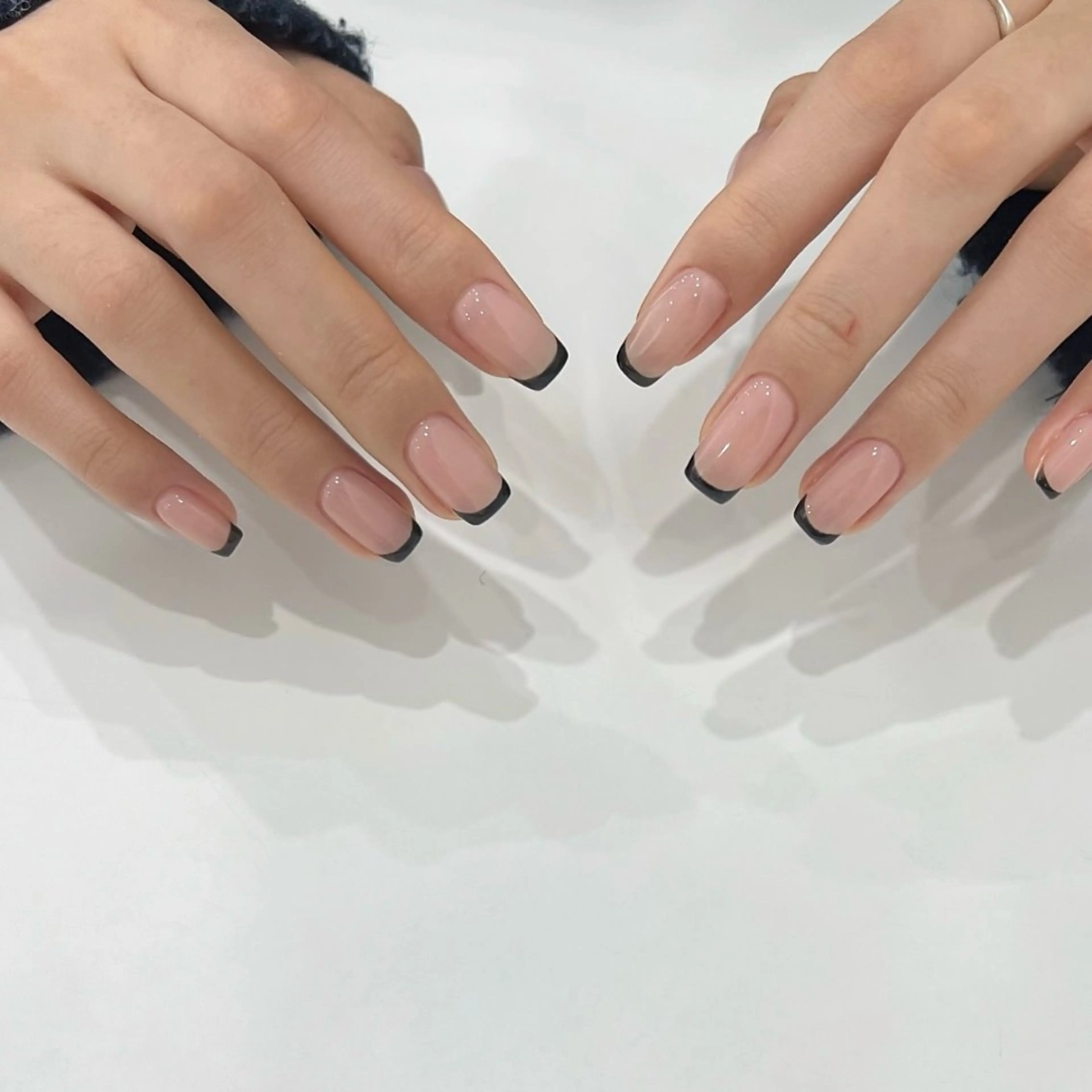 ネイル キラキラネイル 韓国ネイル 水色 マグネットネイル ミラーネイル ハンドネイル ハンドケア Akina Nailのネイルデザイン