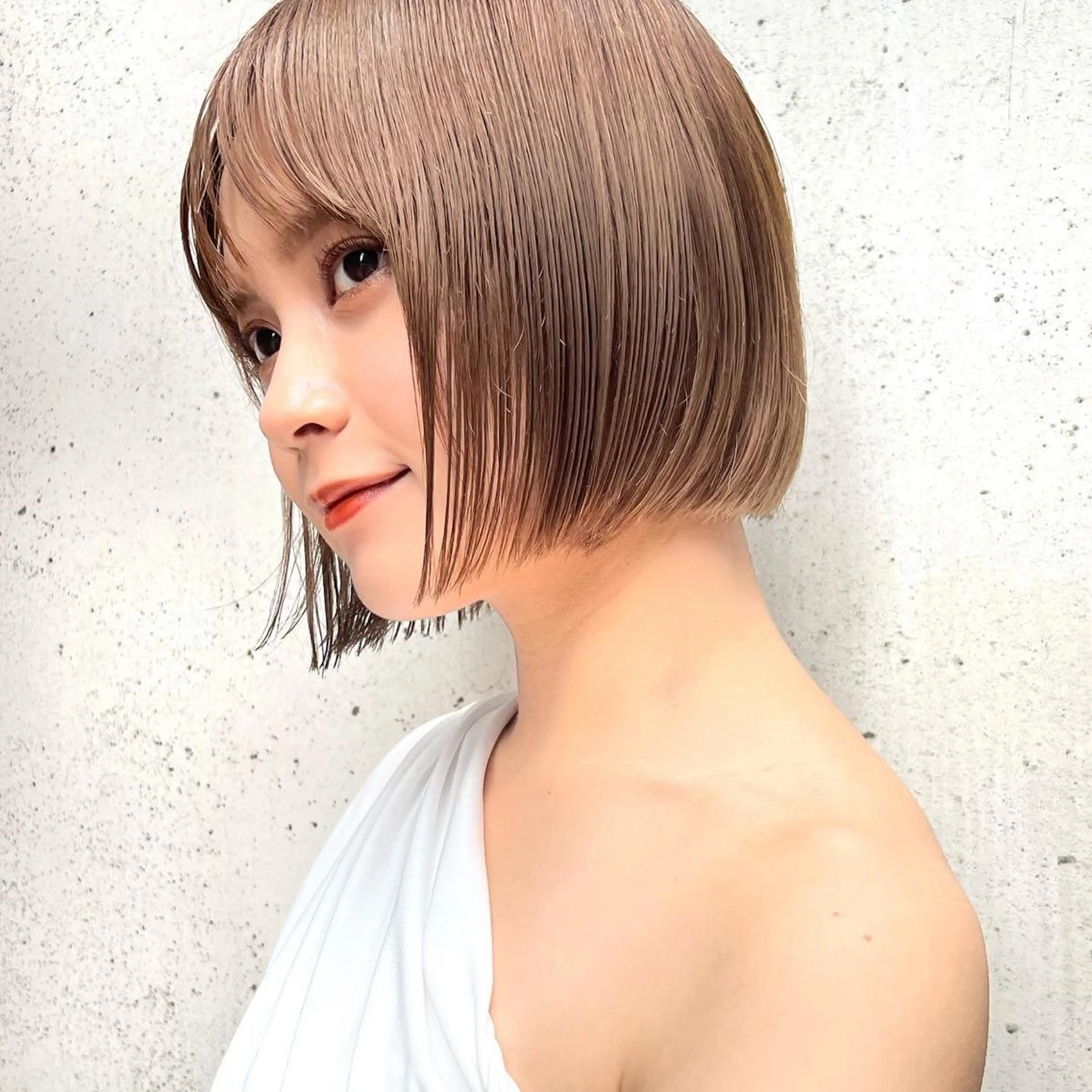 ミディアム カラー ベージュカラー 透明感カラー グレージュ ボブ カット ヘアカラー トリートメント レイヤー専門家 ダブルカラー修のヘアスタイル