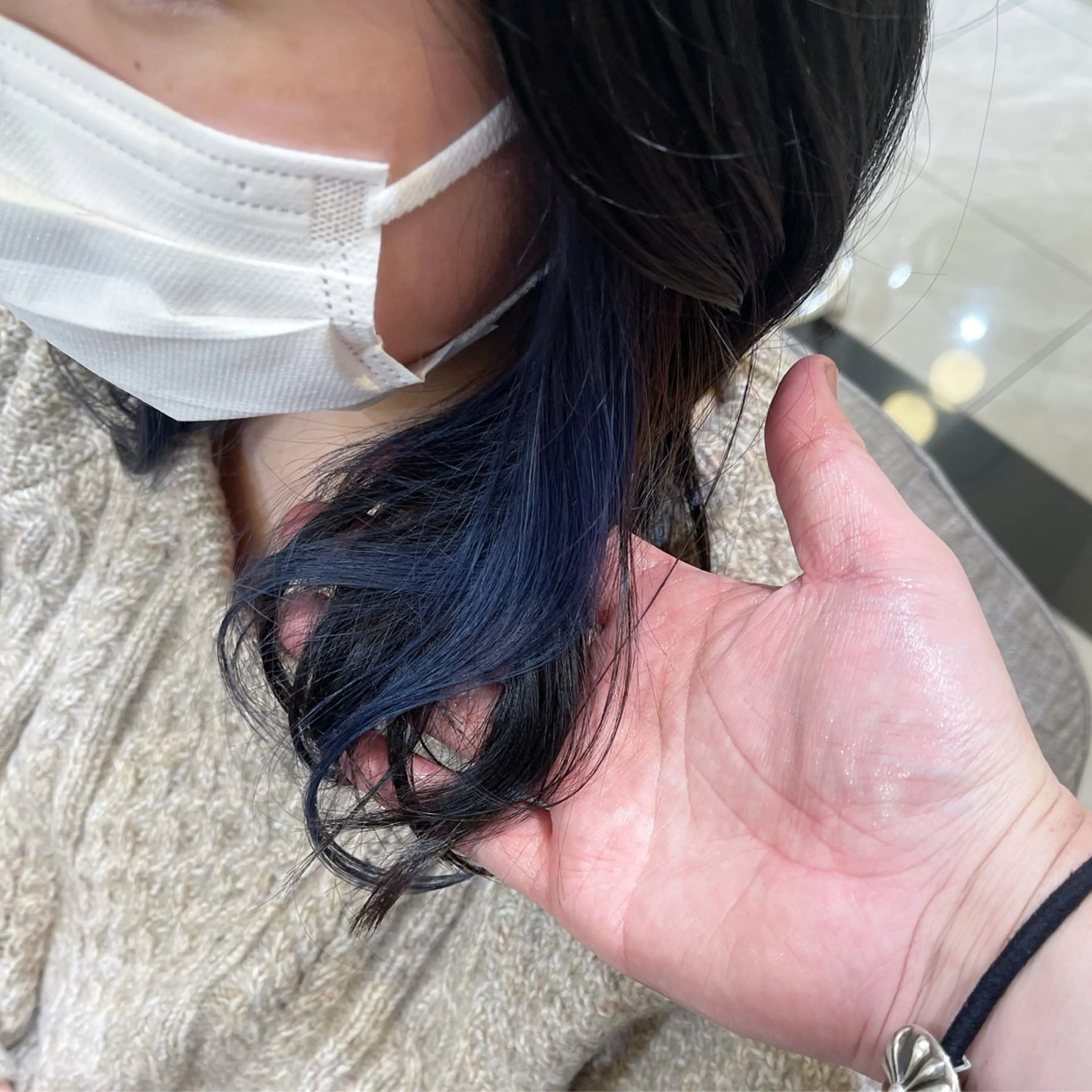 ミディアム カラー 濱田輝レイヤー 韓国風 ハイトーンのヘアスタイル