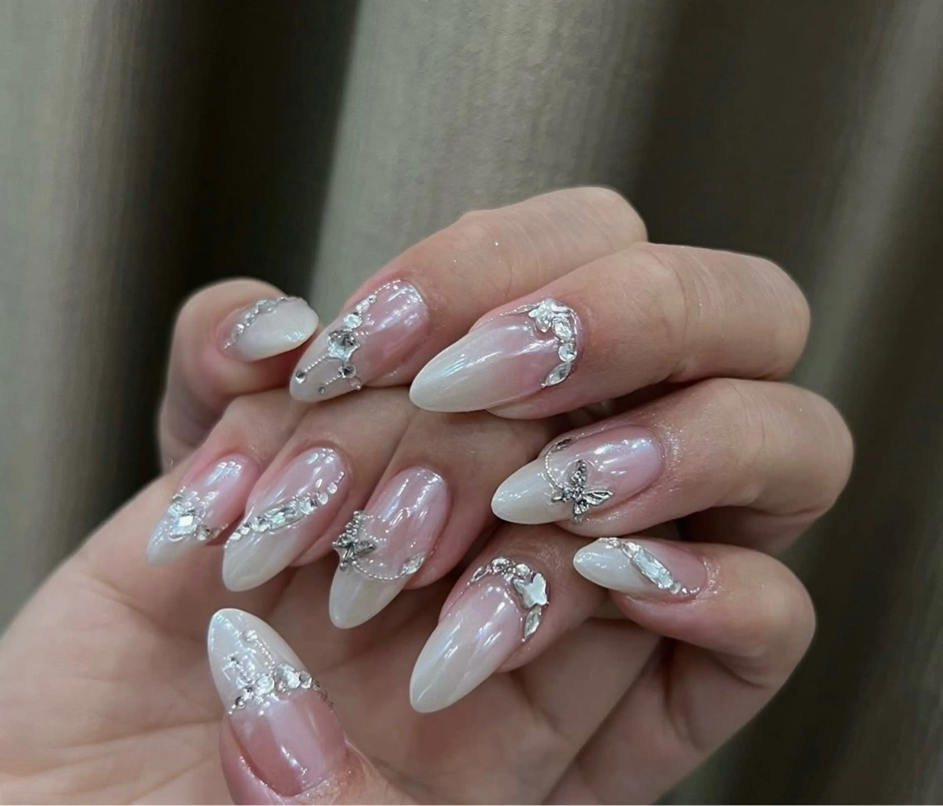 ネイル チークネイル フレンチネイル グラデーション キラキラネイル 韓国ネイル ハンドネイル Minette nailHuongのネイルデザイン