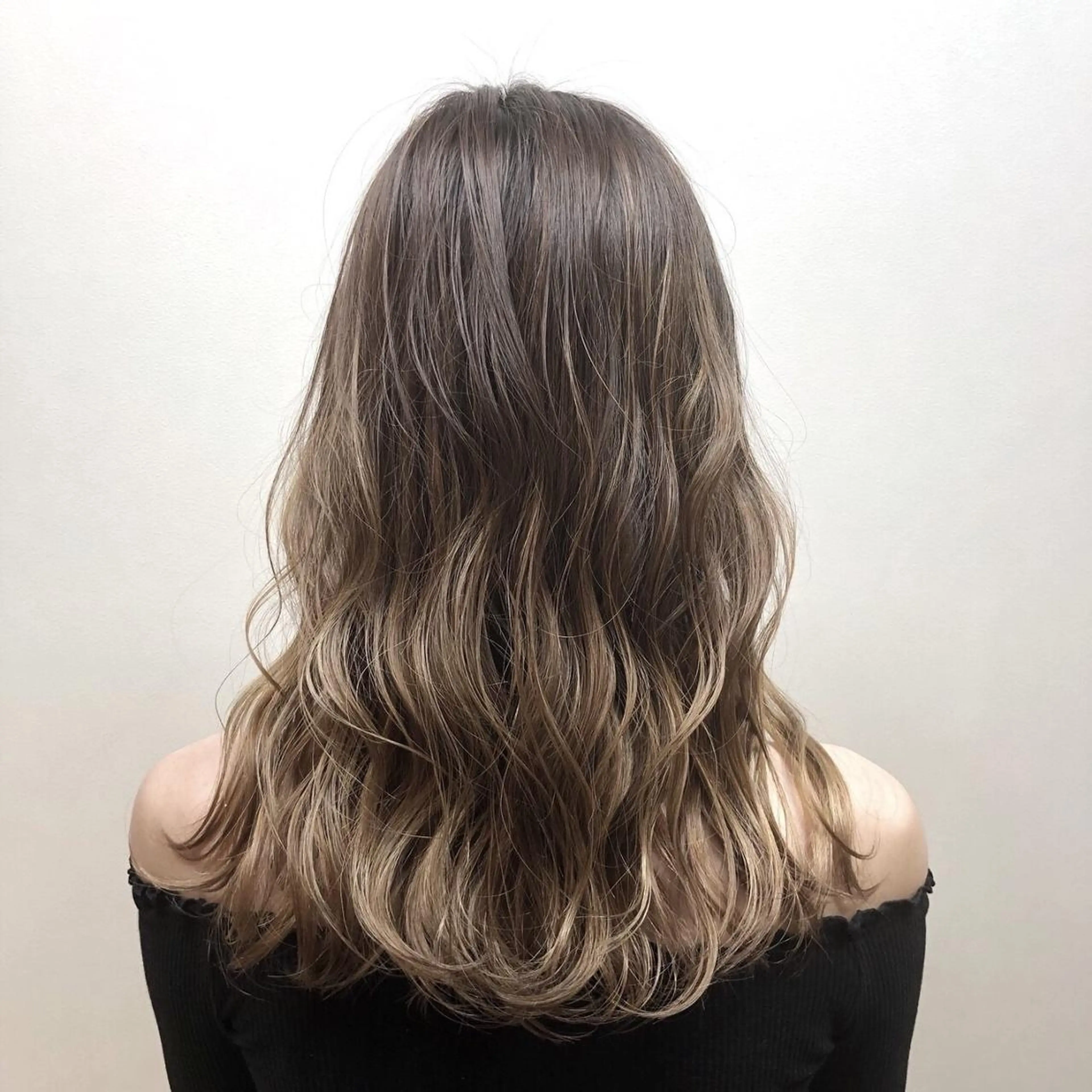 ミディアム 外国人風カラー TOMOKA 艶髪/透明感カラーのヘアスタイル