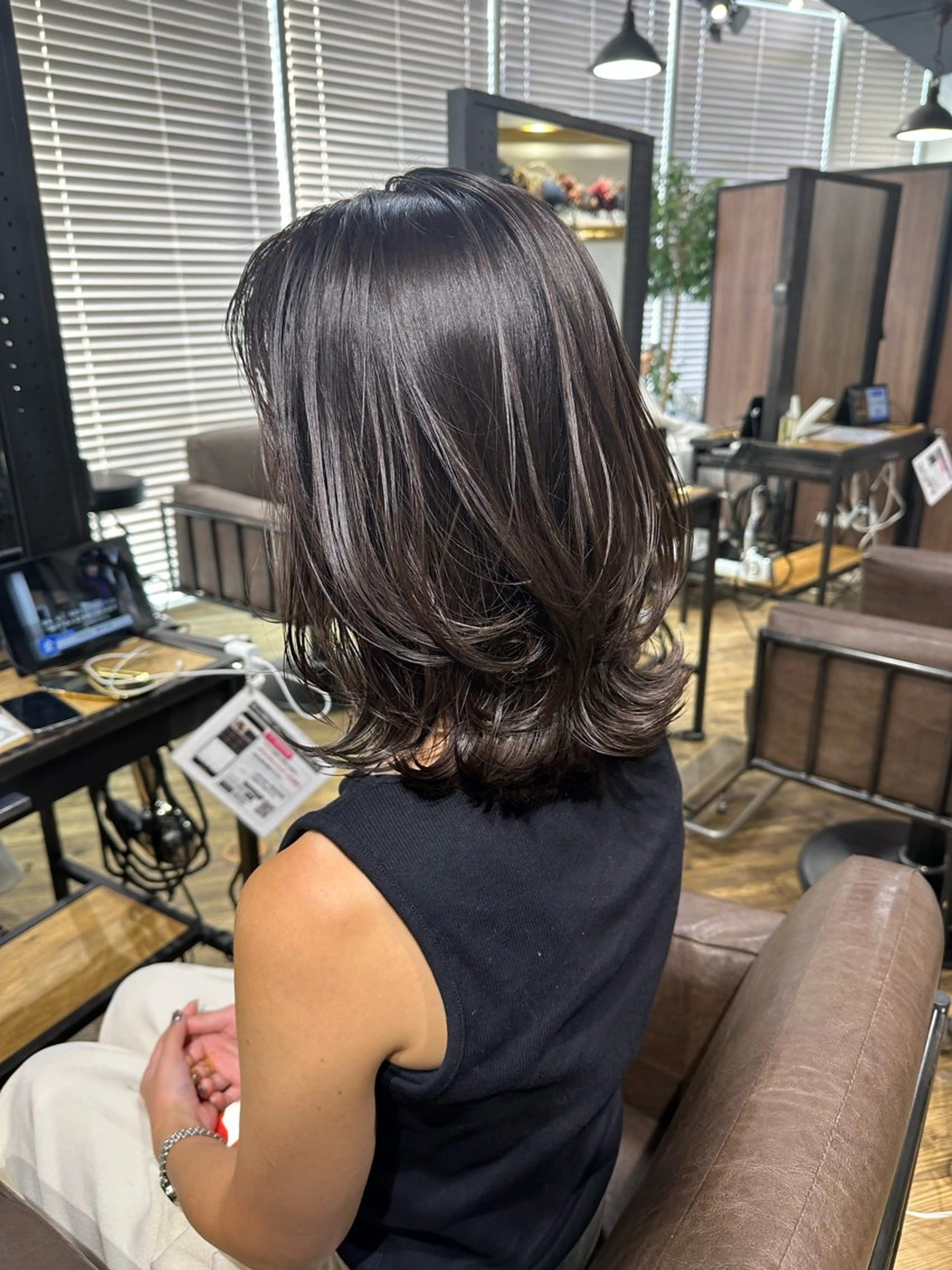 ミディアム カラー 透明感カラー ダークグレー レイヤーカット カット ヘアカラー トリートメント ARCANAブリーチ ダブルカラー🌟原宿のヘアスタイル