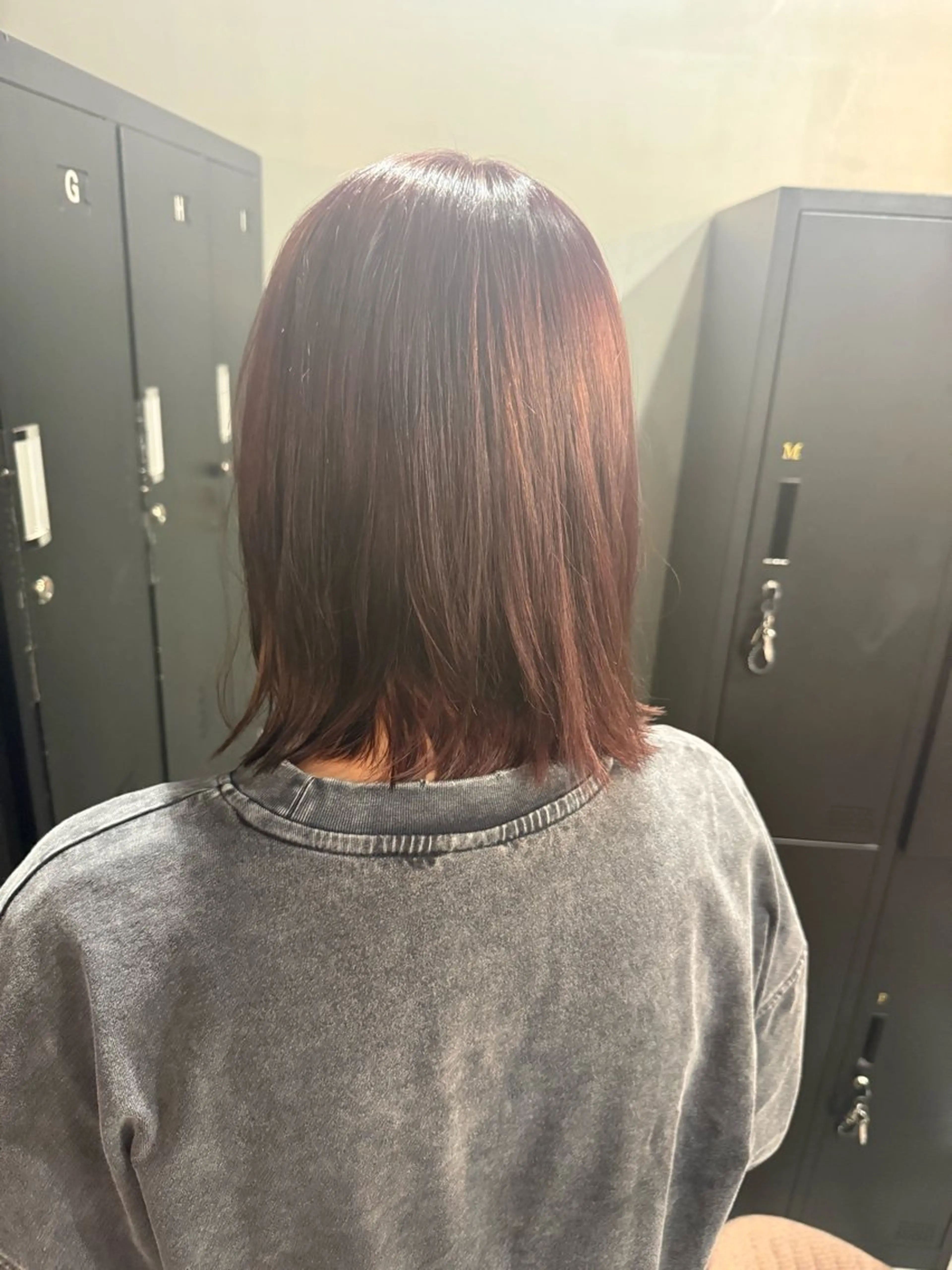 カラー ブリーチ カシス レッドカラー 篠田 舞のヘアスタイル